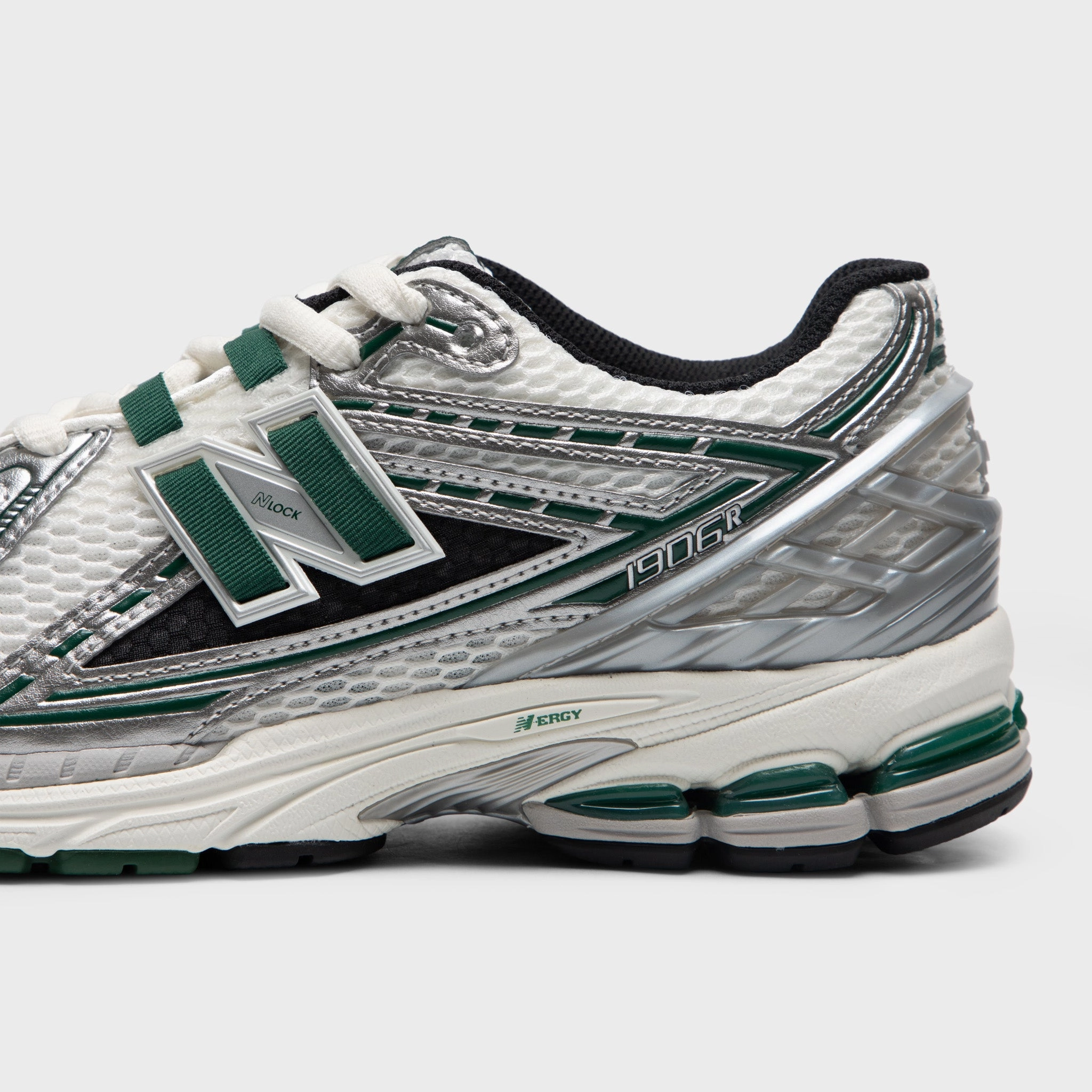 historical - themed running wear fashionable running footwear New Balance 1906 Silver Metallic / Night Watch Green