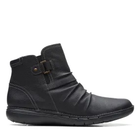 City Utility Clarks Un Loop Top in Black Leather