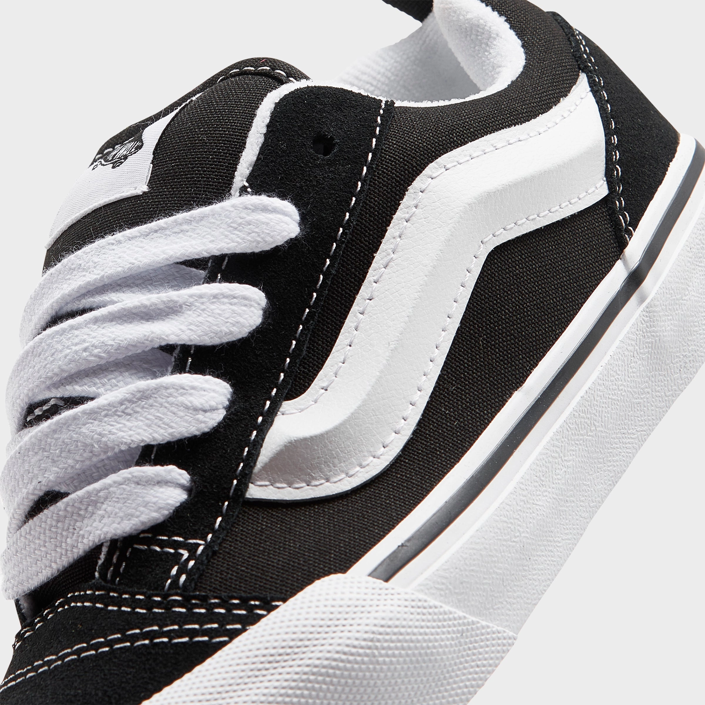 Shockproof Heel Score Step Vans Children's Knu Skool Black / White
