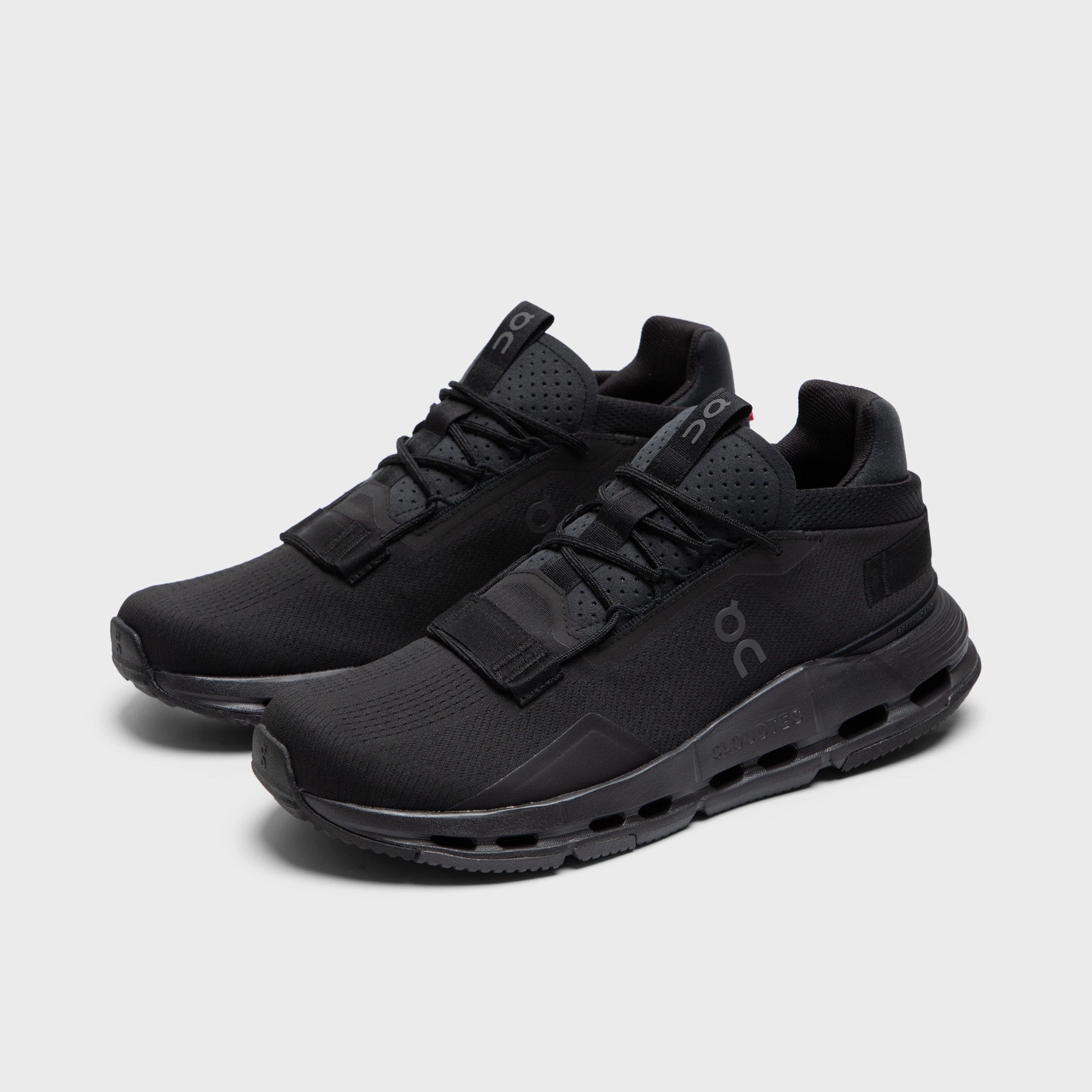 On Cloudnova 2 Black / Black running in a 5K shoes celebrity - inspired