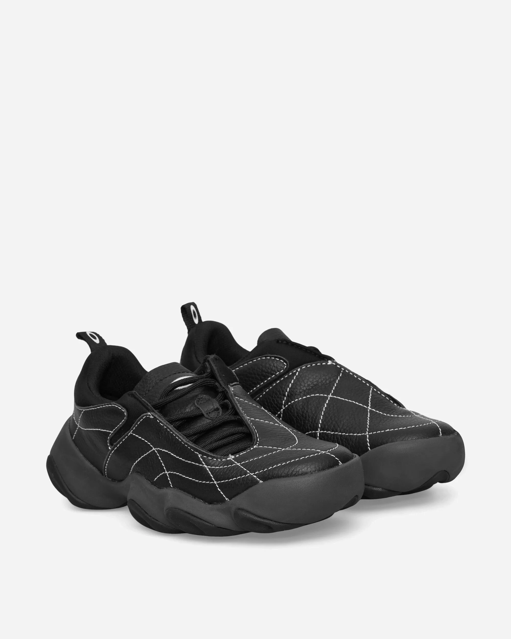 Dual Density Cushioning Flesh Warp Sneakers Black / White