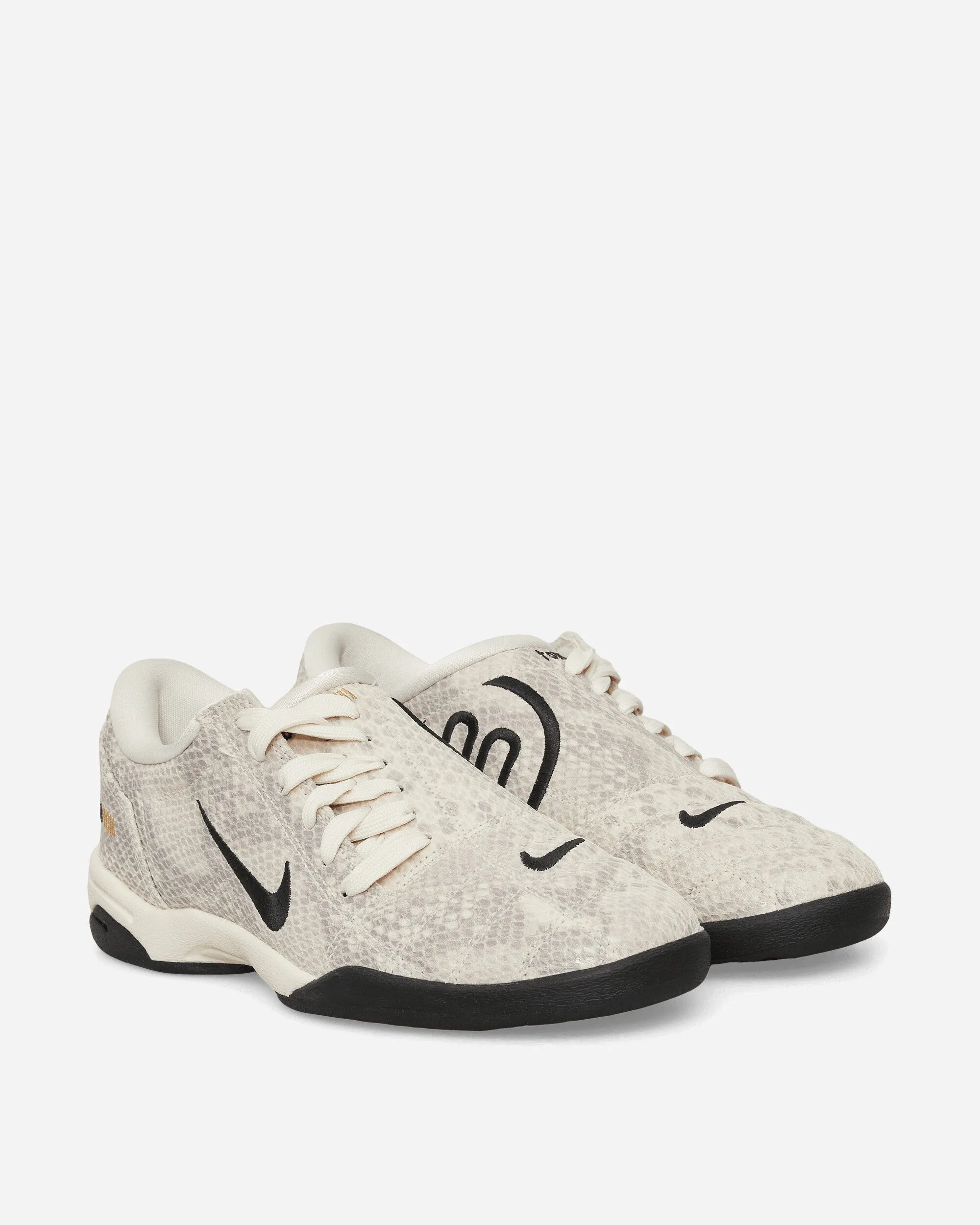 Women's Total 90 Sneakers Pale Ivory / Black Hybrid Wear Textured Outsole Pattern