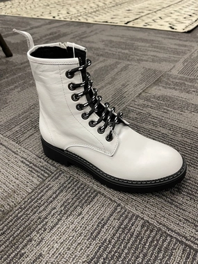 Women's Destine Boots In White No Pressure Protective Finish Rough Terrain
