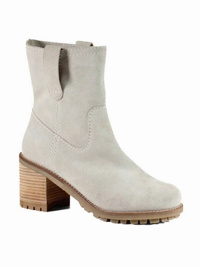 Protective Finish Hiking Trails Chloe Mae Boot In Ice