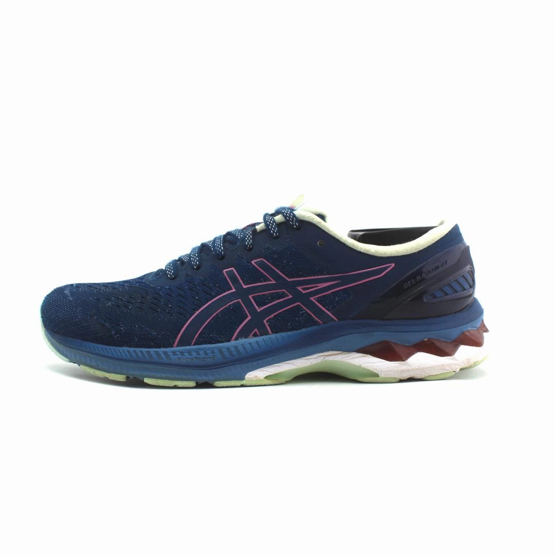 color - red Posture ASICS GEL-KAYANO 27