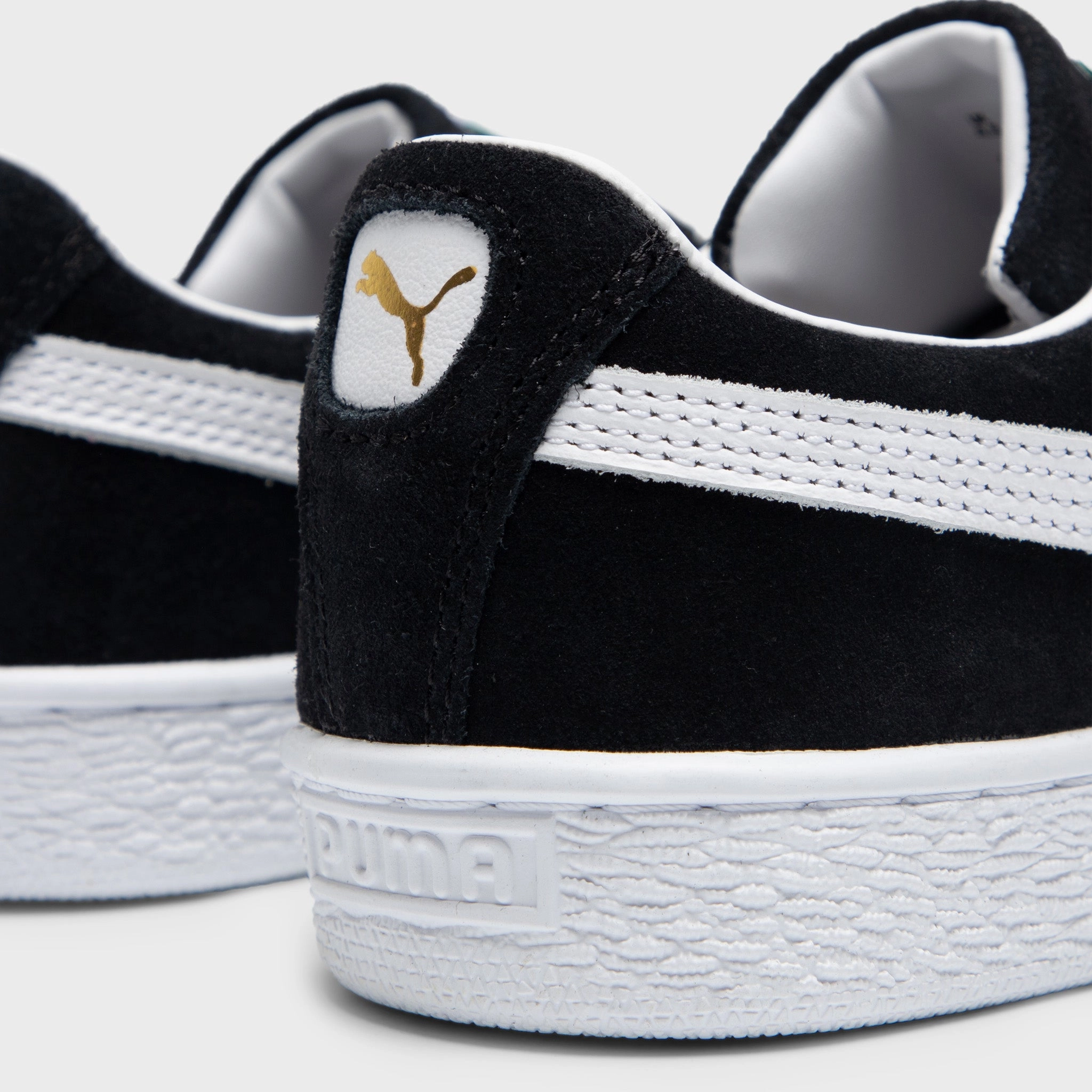 Slide On Food Tour PUMA Women's Suede Classic XXI Black / White