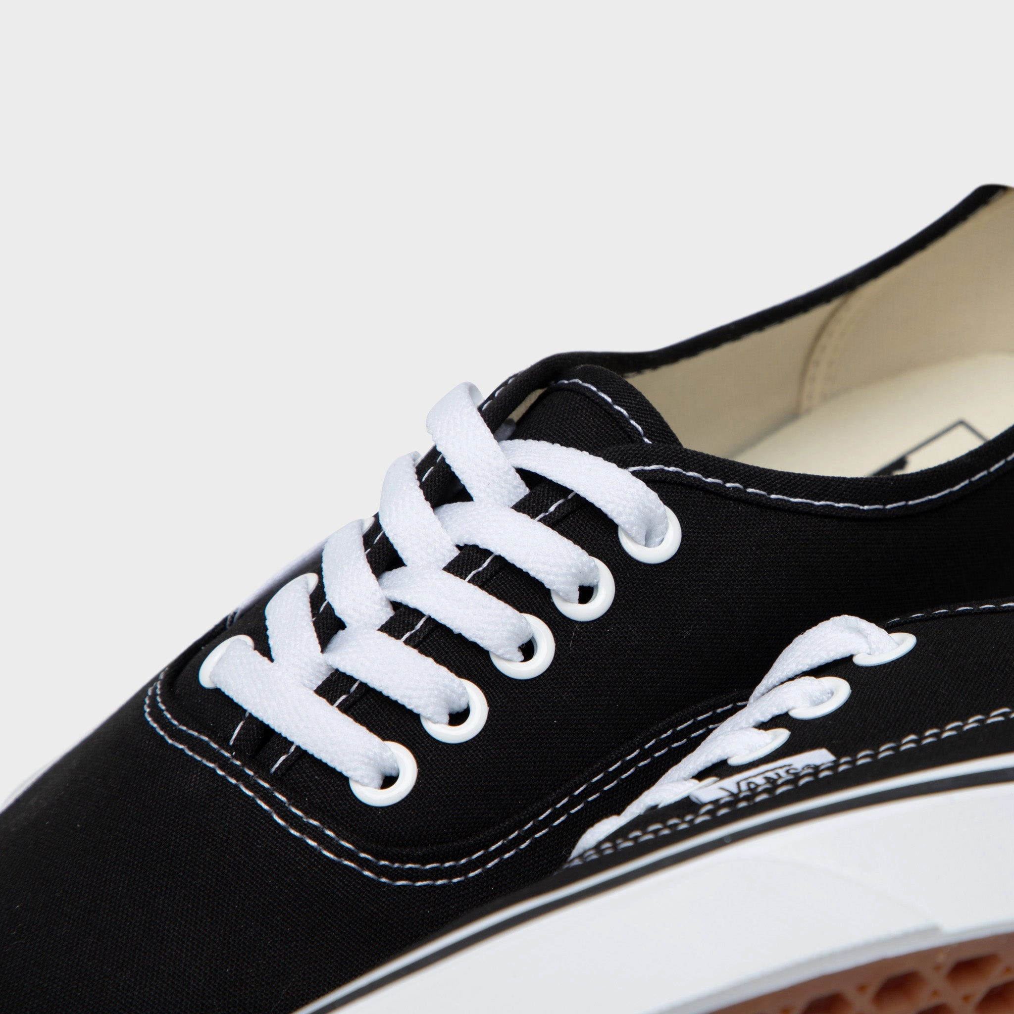 Chic Street Vans Authentic / Black