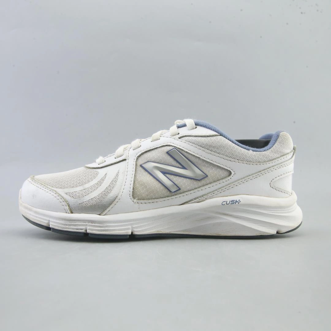running in a glass bridge area shoes NEW BALANCE 496 V3