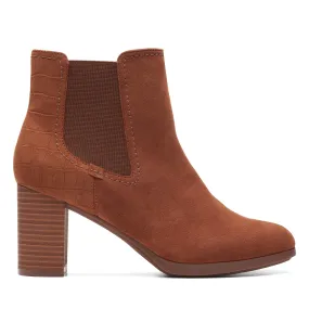 Cushioned Step Snowy Path Clarks Bayla Rose in Brown Suede