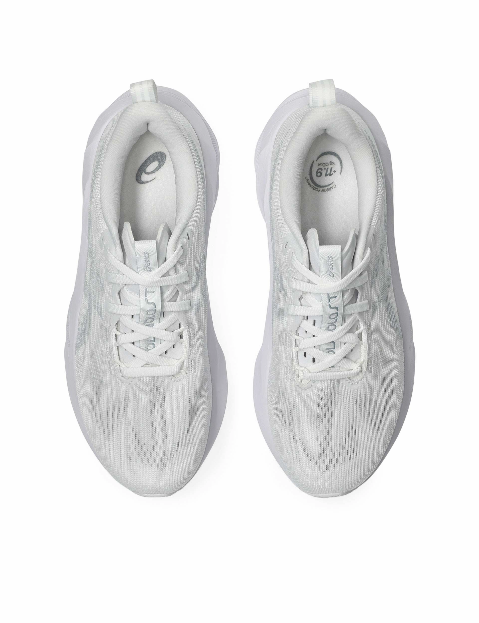 Race ready flexibility - training Novablast 5 - White/Piedmont Grey