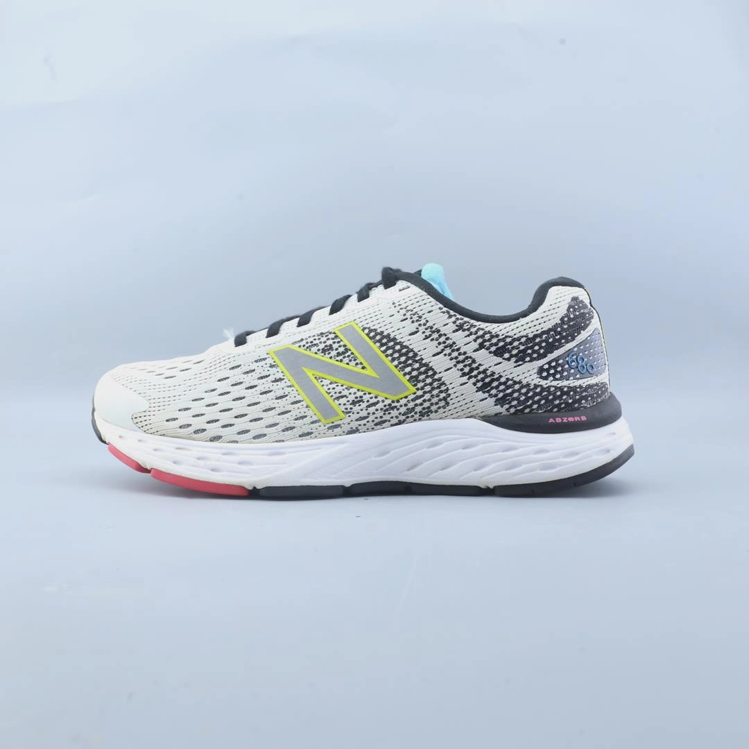 snug fit shoes health - improvement running shoe objective NEW BALANCE 680V6