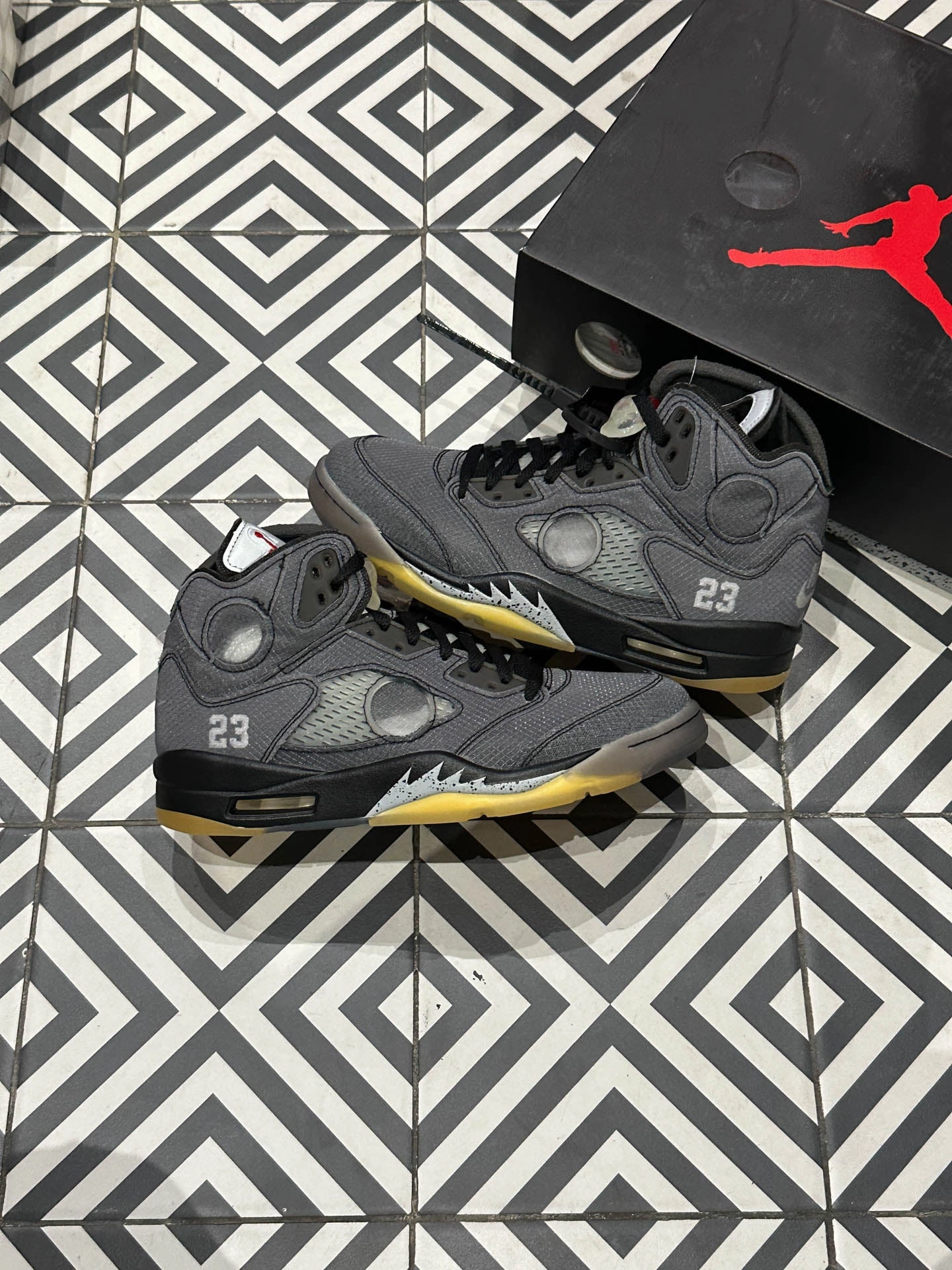 Shock   Absorbing Impact Resistant Chassis Jordan 5 Off-White Muslin (Taille 42)