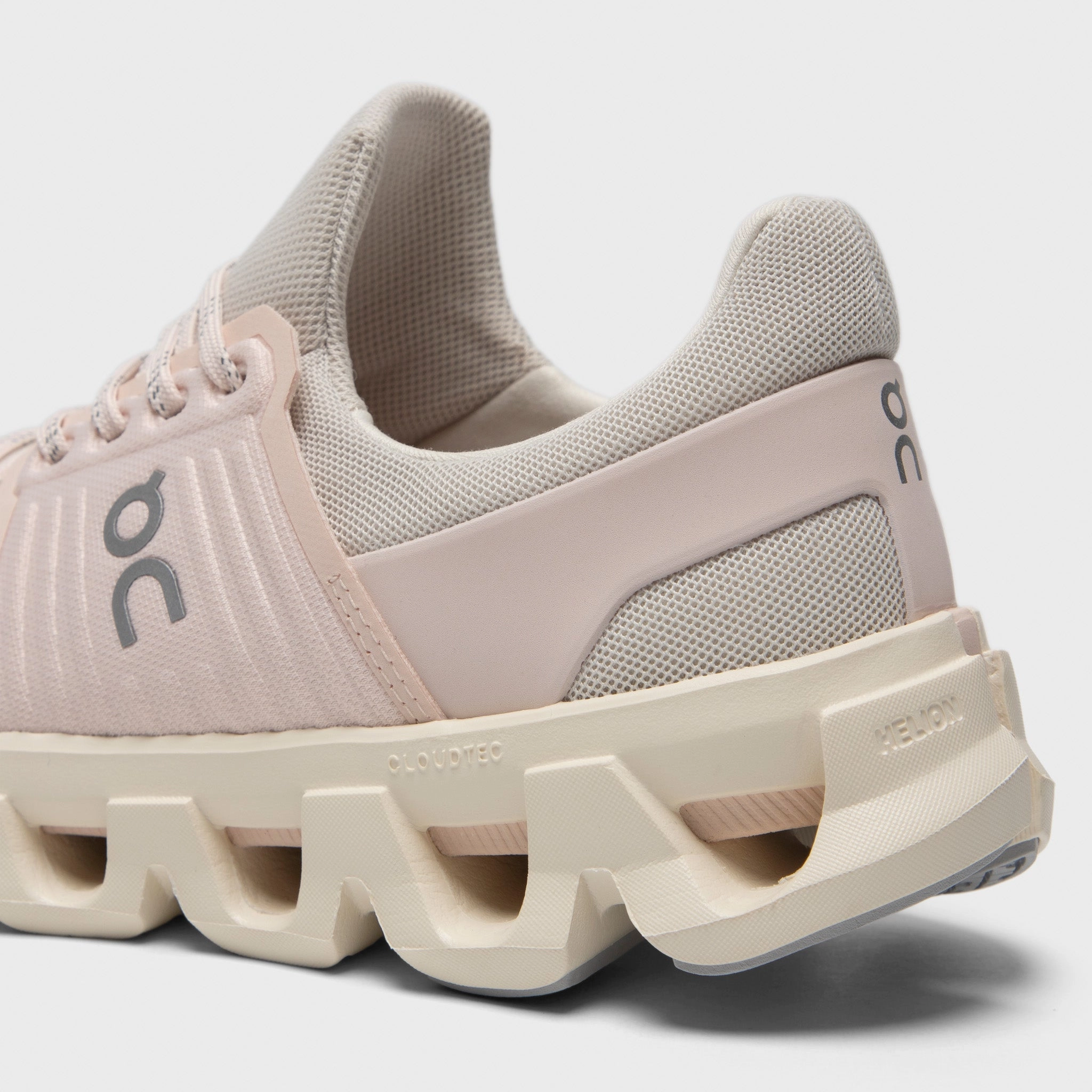 On JD Women's Cloudswift 4 Dew / Shell bone health ventilation - technology