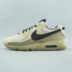Breathable mesh upper Multi Directional Traction Pattern Impact Dispersion Technology NIKE AIR MAX 90 TERRASCAPE