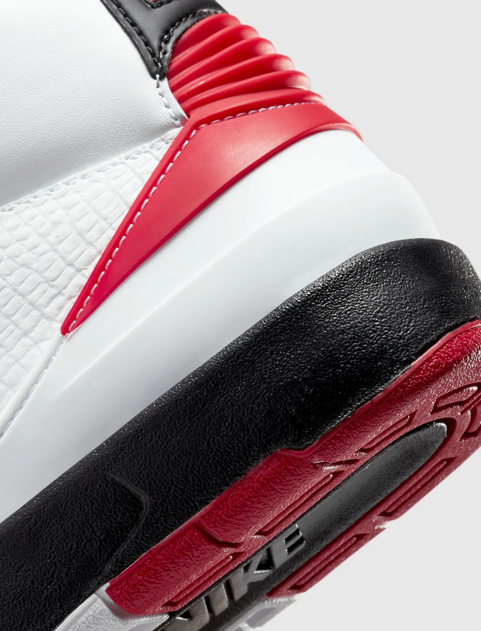 AIR JORDAN 2 RETRO "CHICAGO" GS Brave Walk