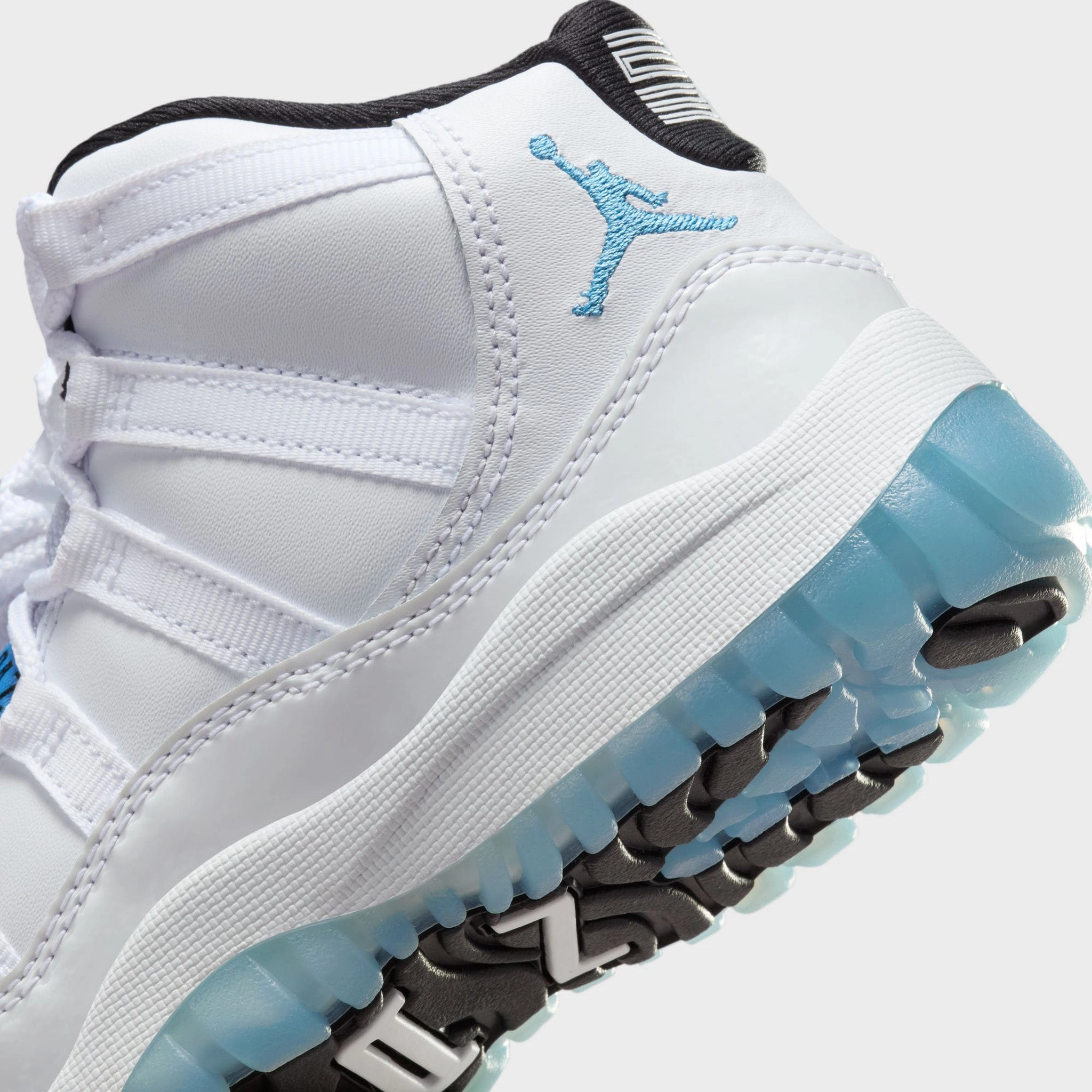 Moisture Wicking Fabric Elastic Collar Jordan 11 Retro PS White / Legend Blue - Black