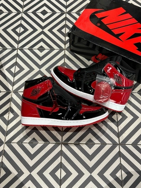 Jordan 1 High Patent Bred (Taille 45) Run Secure