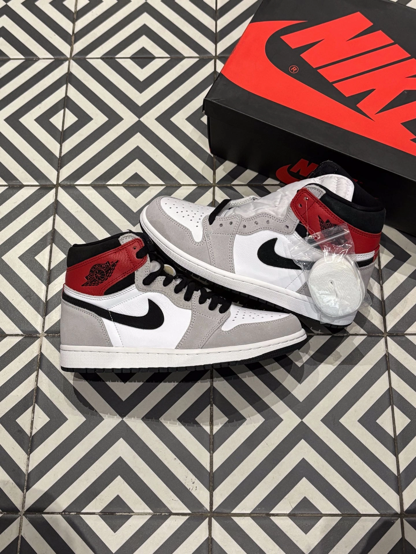 Jordan 1 High Smoke Grey (Taille 40,5) Impact protection