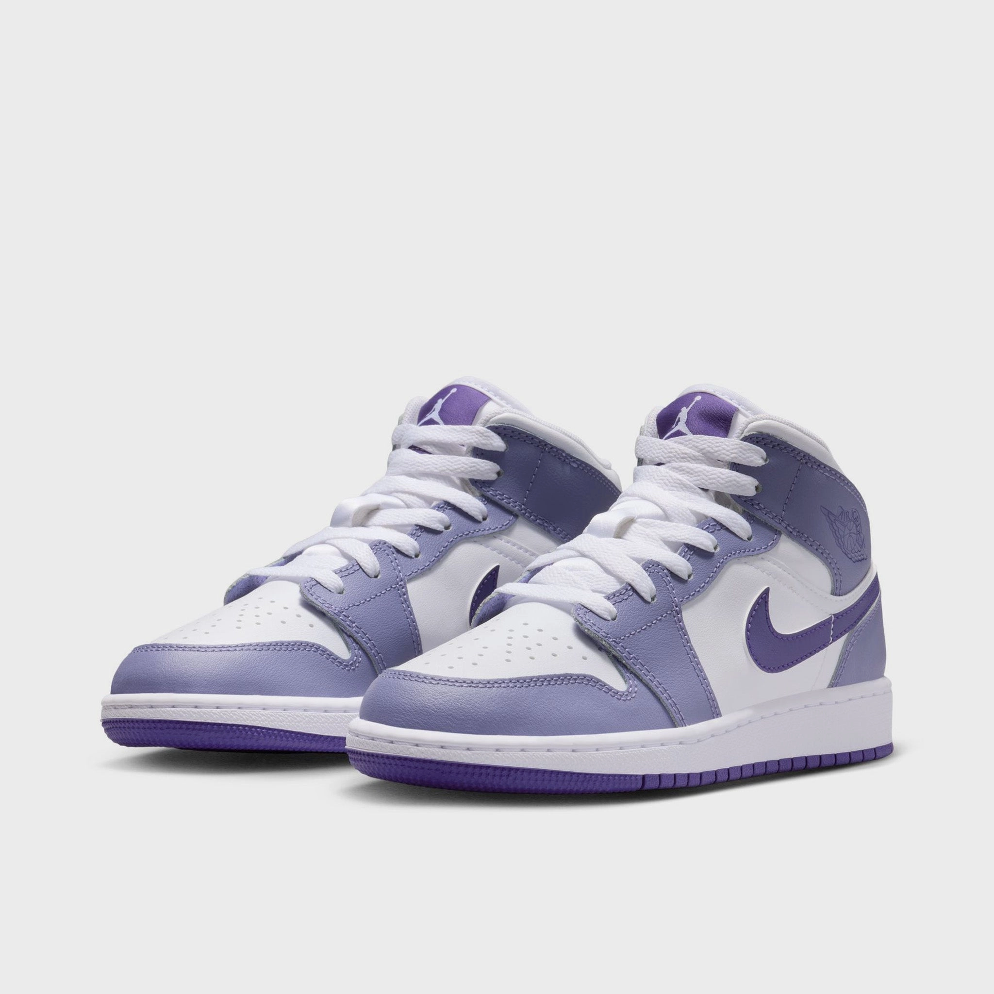 Layered cushioning Ergonomic Lacing System Jordan 1 Mid GS Dusty Amethyst / Court Purple - White