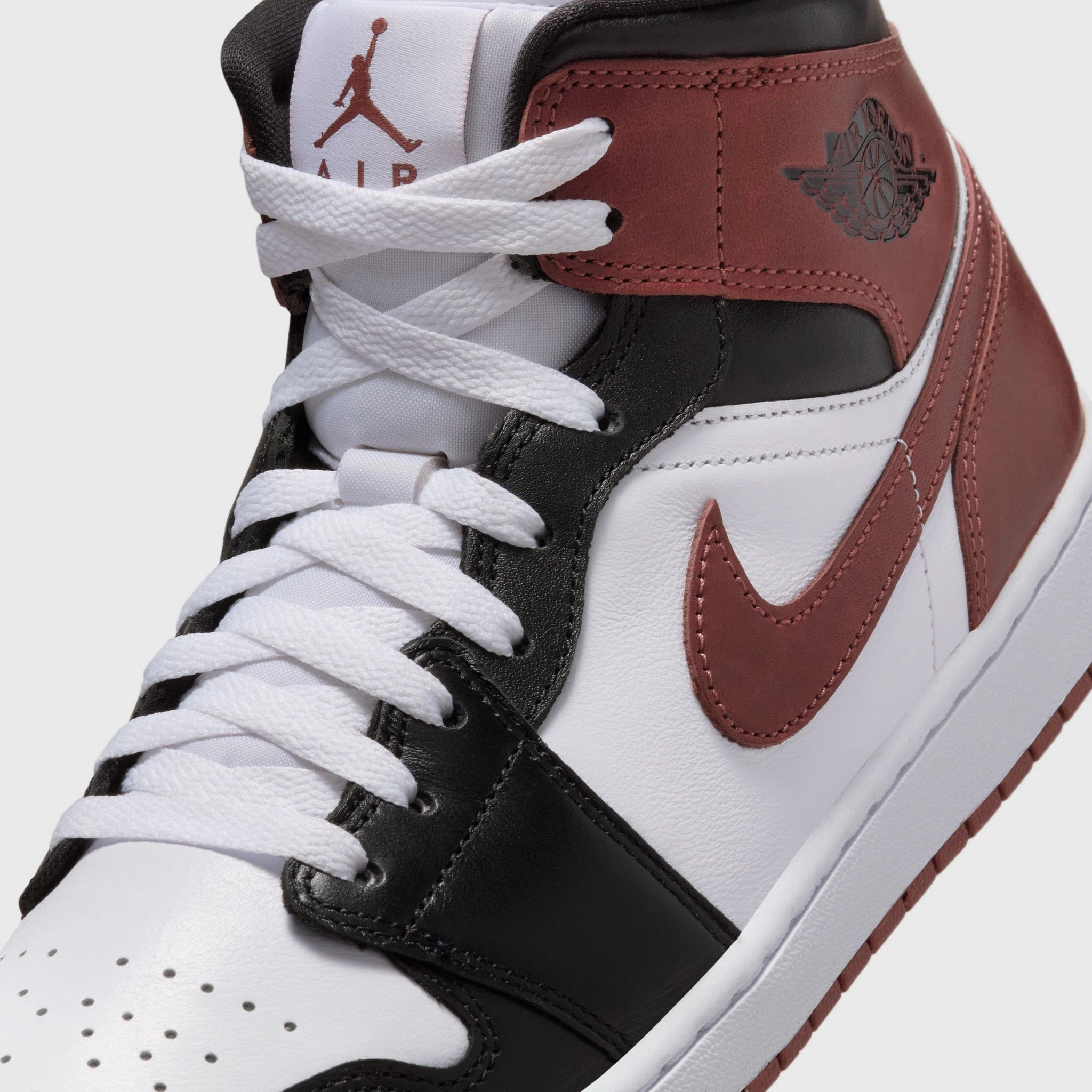 Jordan 1 Mid SE White / Dark Pony - Black Premium