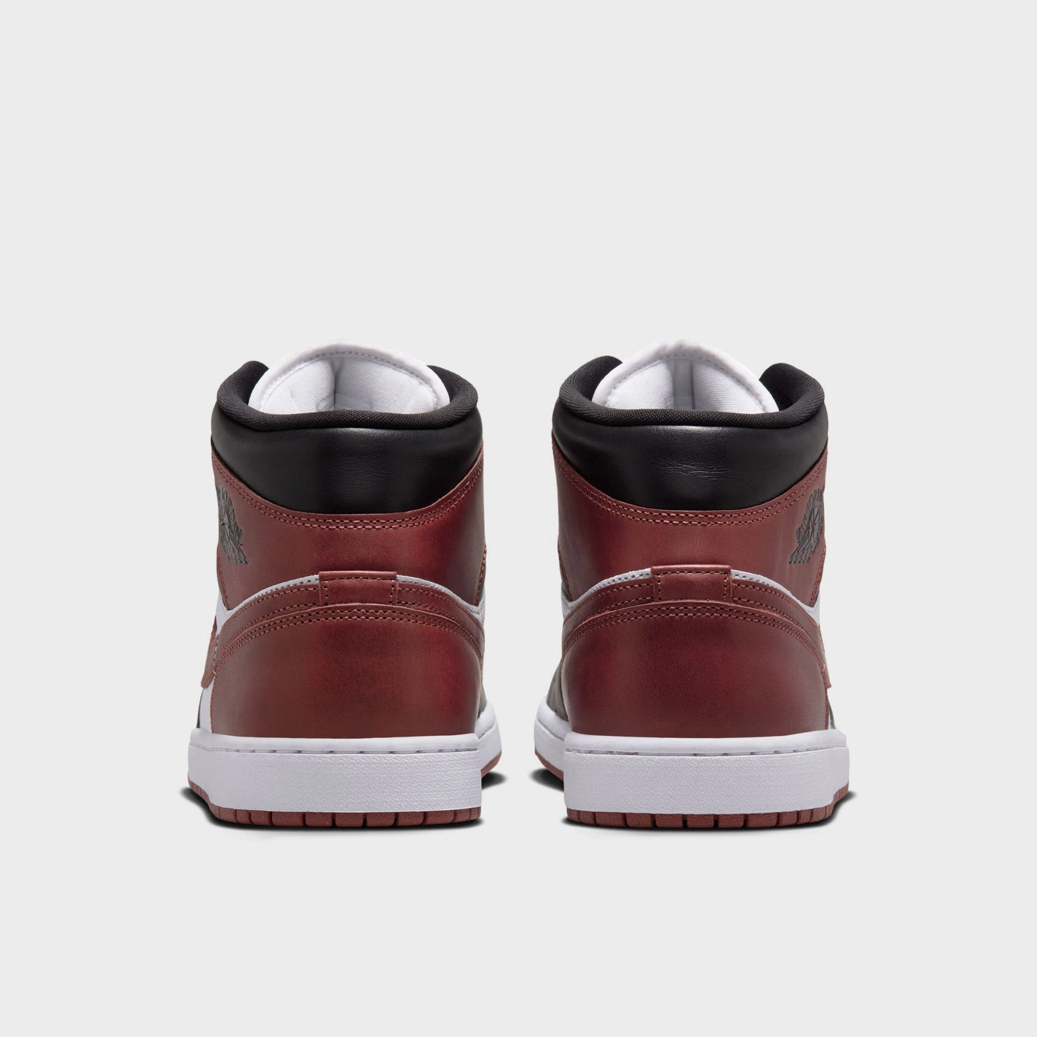 Jordan 1 Mid SE White / Dark Pony - Black Fast Acceleration