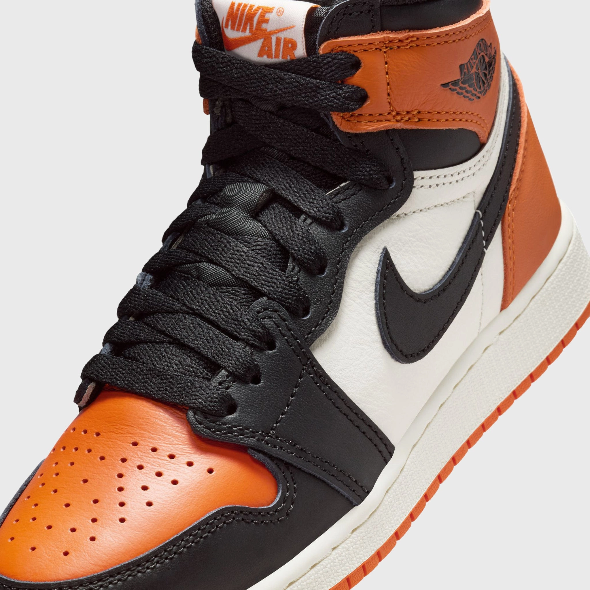 Jordan 1 Retro High OG GS Black / Sail - Starfish Sneakers Retro Design