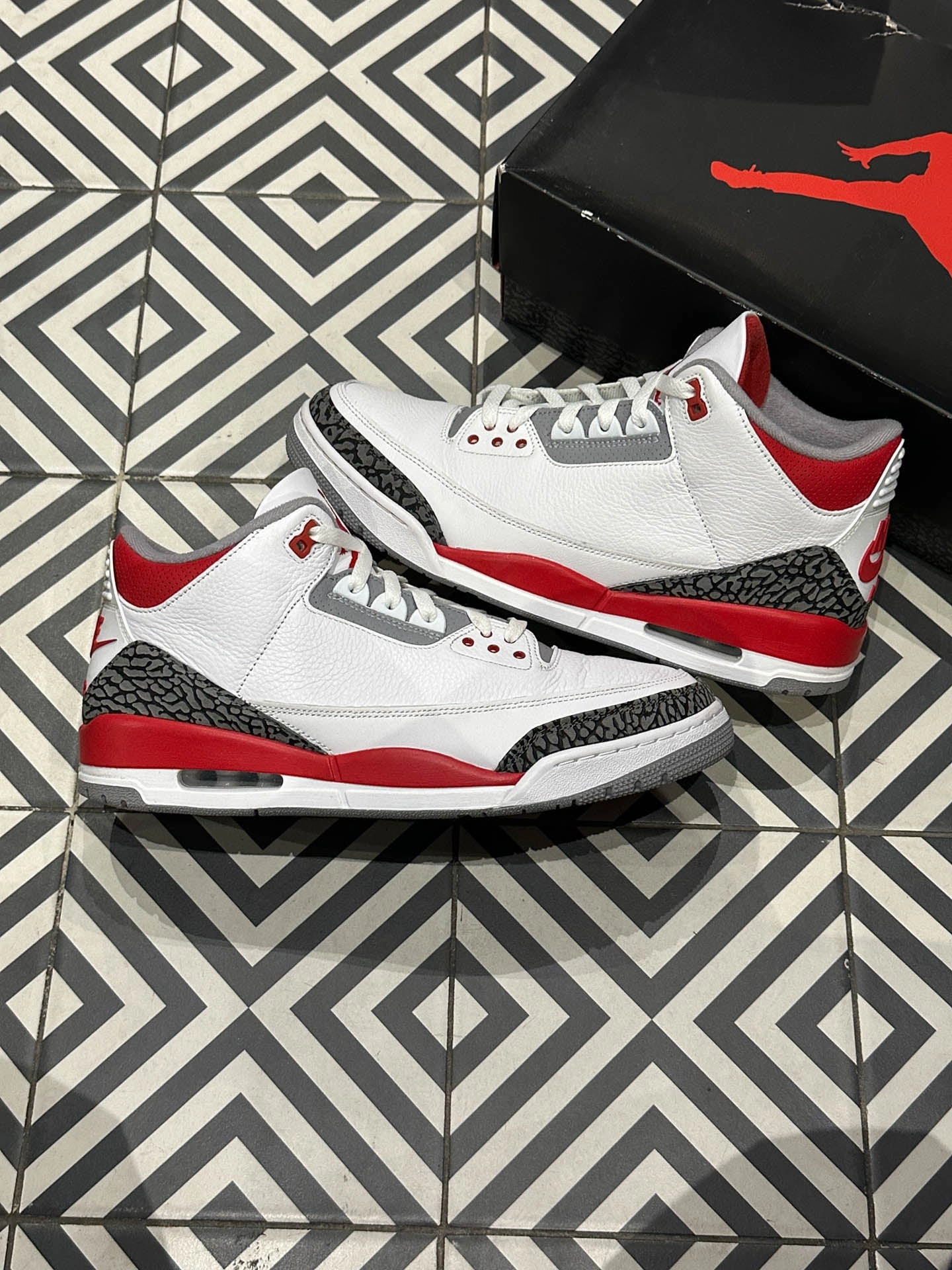 Jordan 3 Fire Red (Taille 47,5) Easy Wear Versatile Trend