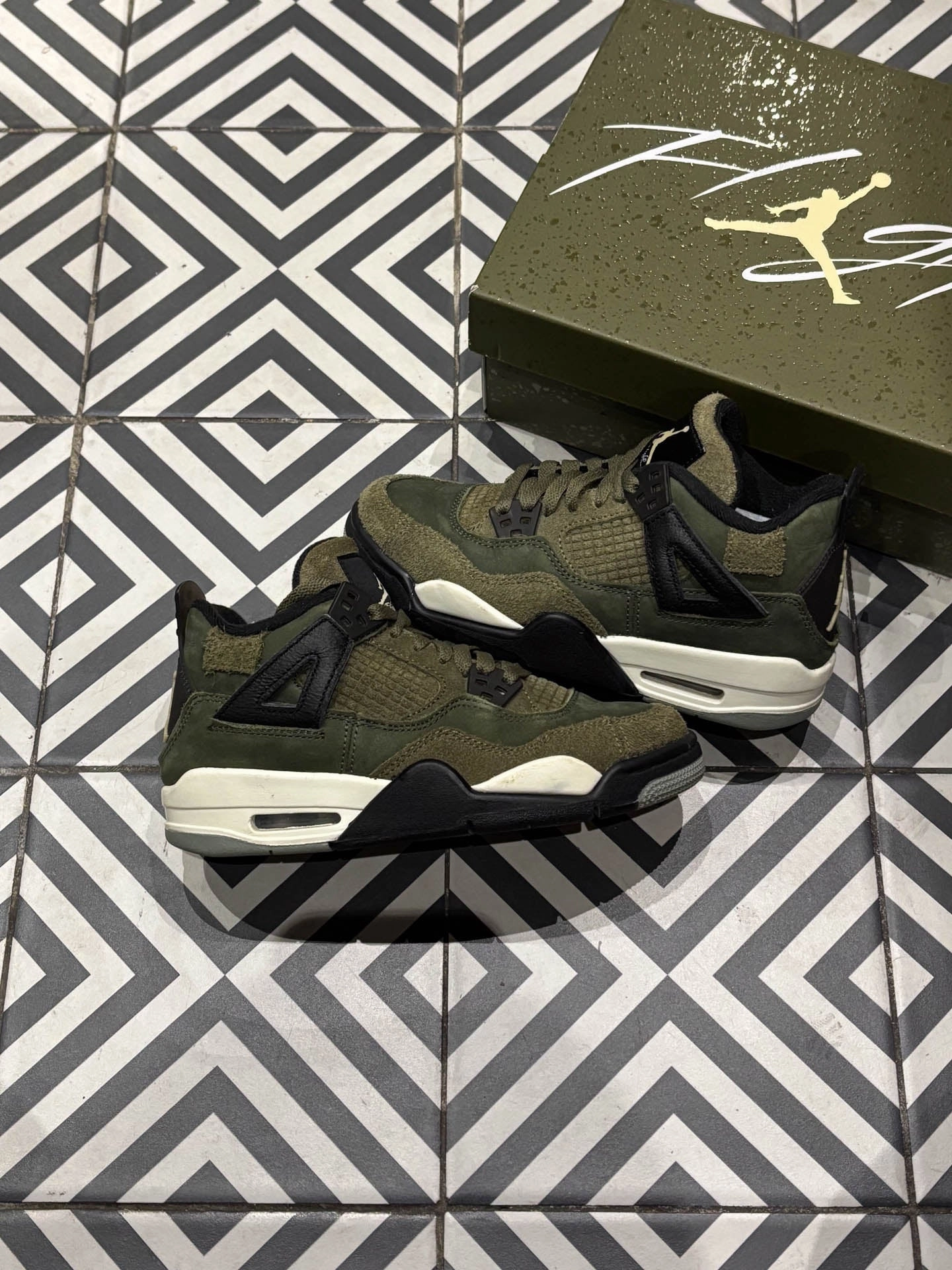 Jordan 4 Craft Olive (Taille 35,5) Neutral Tone Options