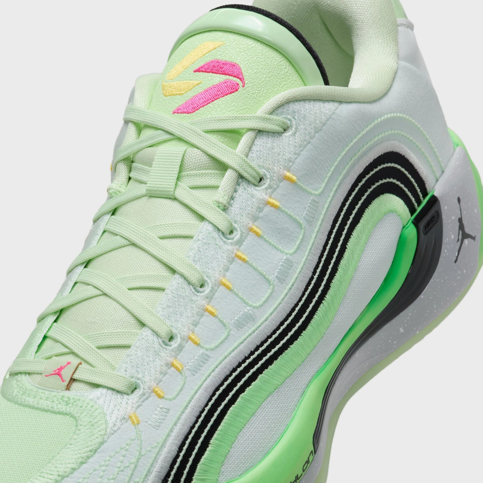 Comfortable Support Jordan Luka 4 Barely Green / Black - Vapor Green