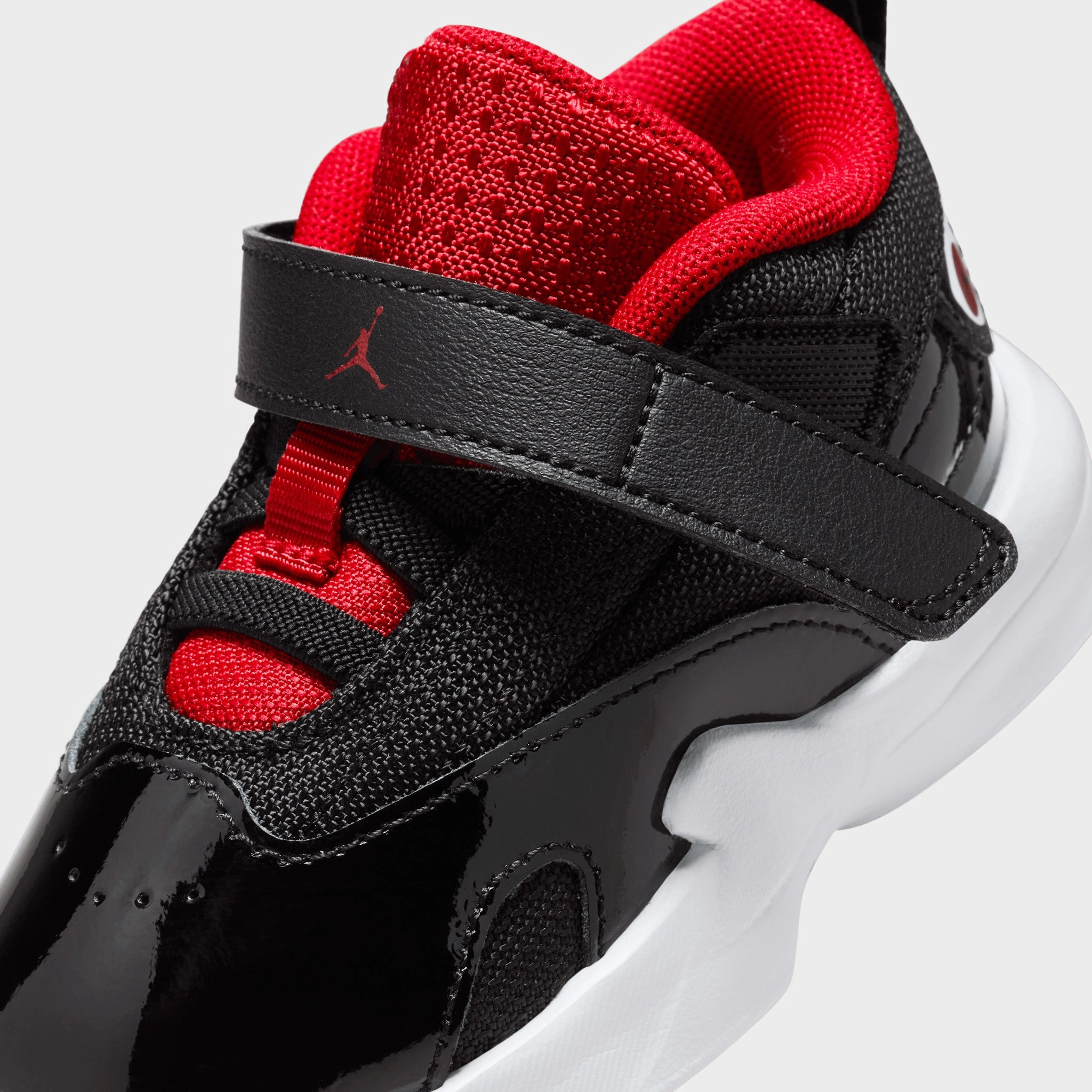 Jordan Max Aura 6 TD Black / Gym Red - White Sneakers Lightweight Wide Base Design