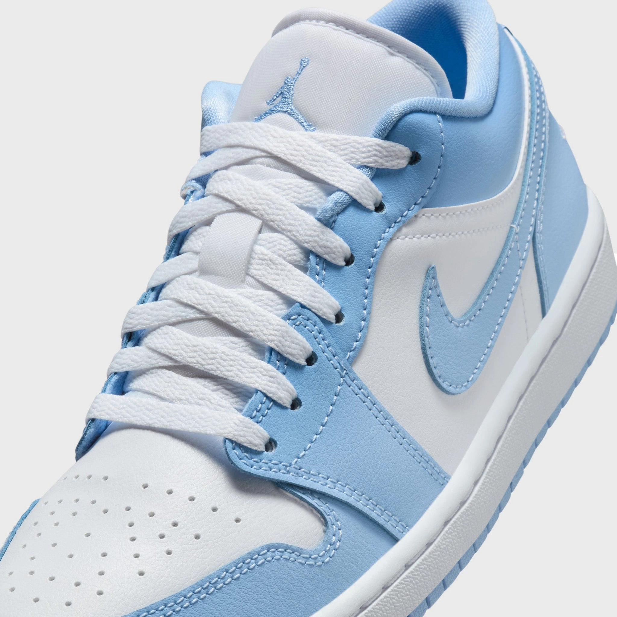 Jordan Women's 1 Low White / Aluminum Lace Up