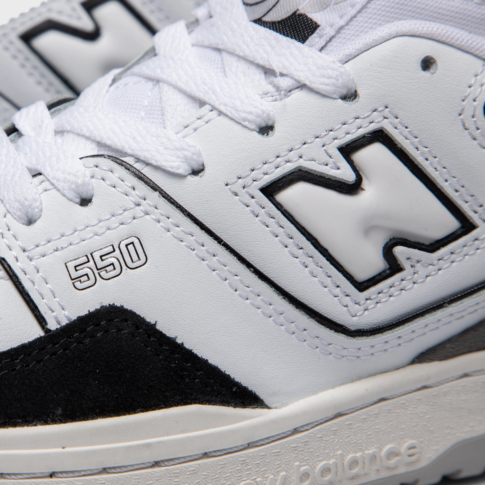 Thermoplastic Frame Contoured Chassis New Balance Junior Boys' GSB550CA White / Black