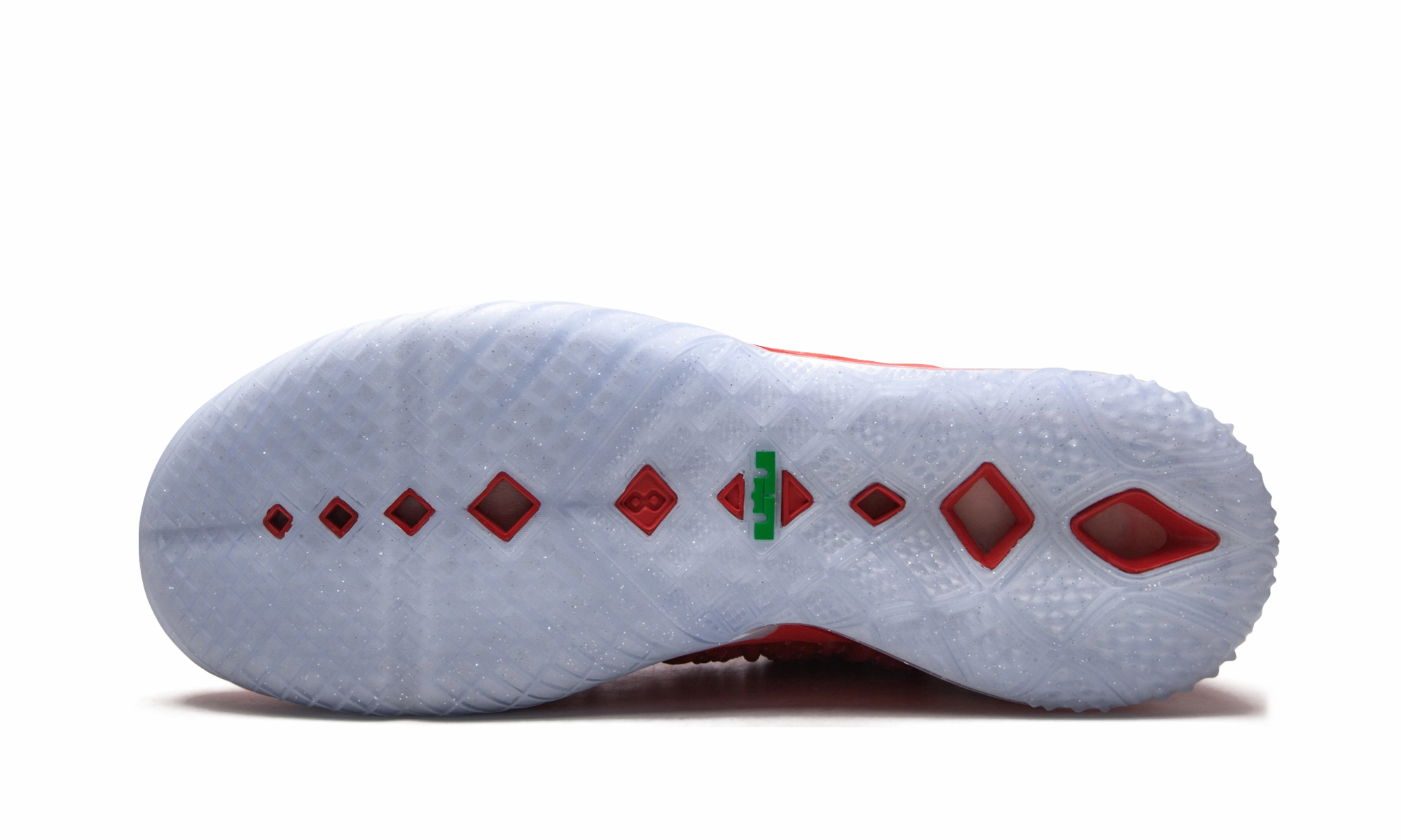LEBRON 18 "XMAS IN LA" Effortless Flexibility. Multi Layered Midsole