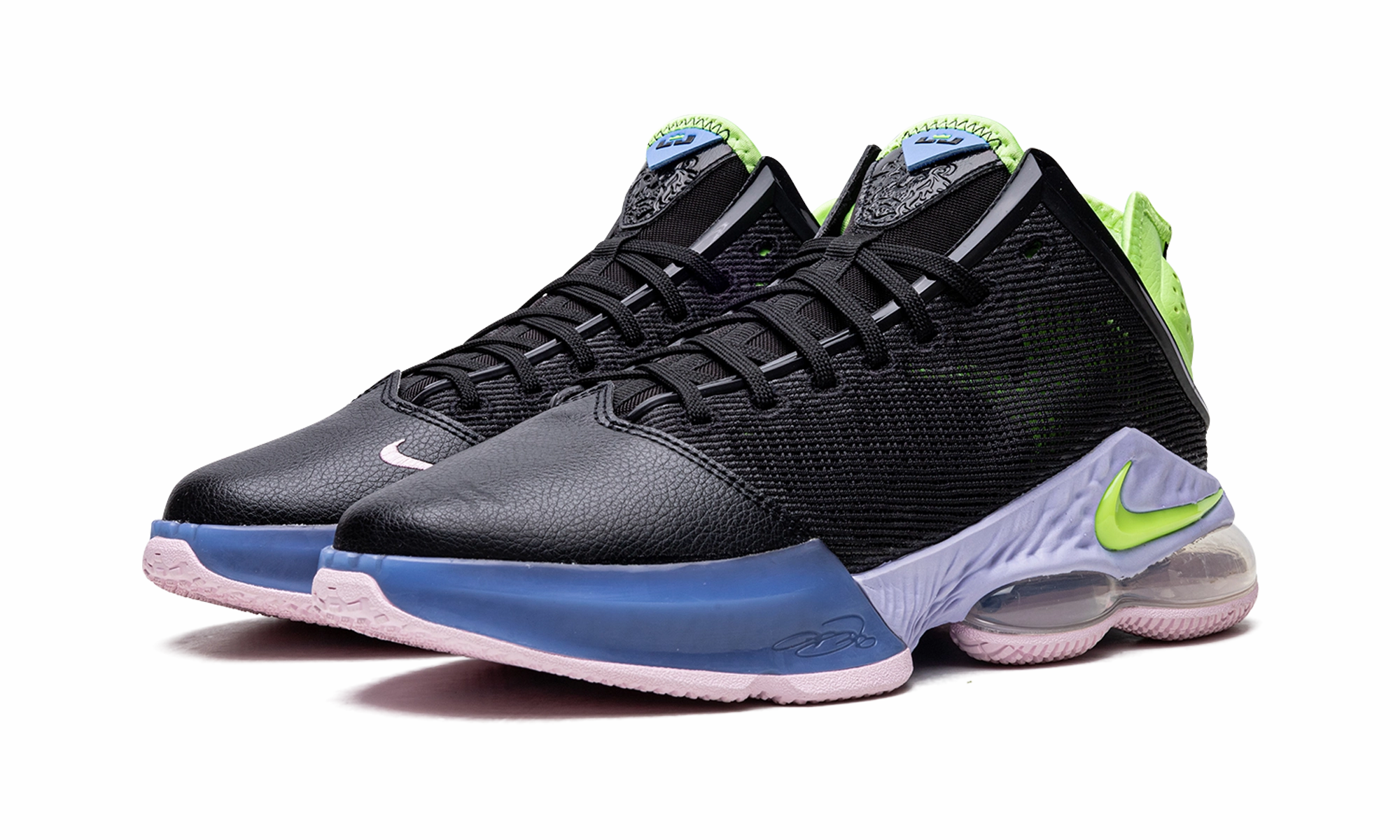 Lightweight Foam Technology Jump Lock Support LeBron 19 Low "Black / Ghost Green"
