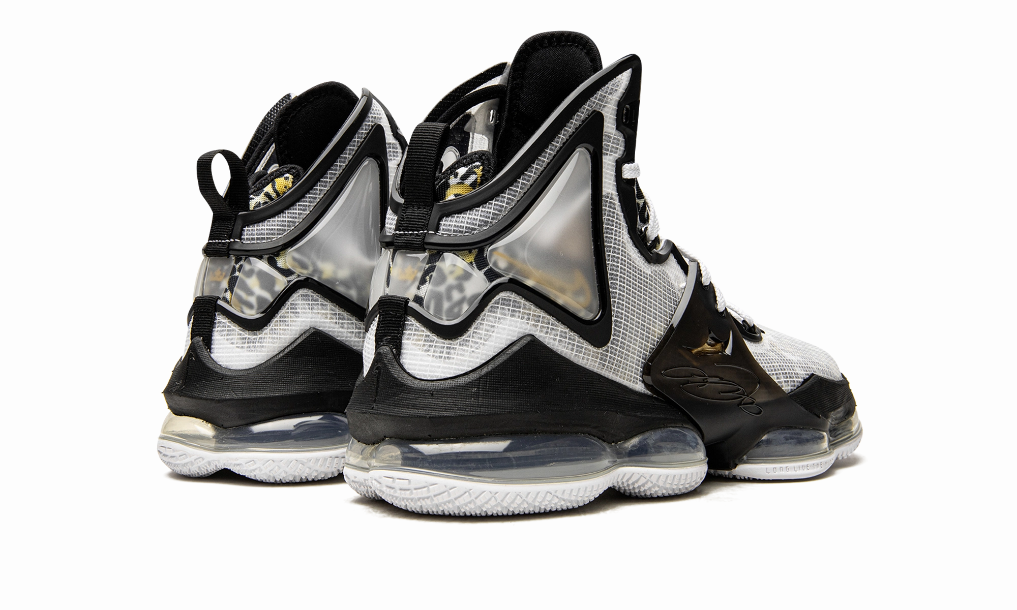 Star Look LeBron 19 "Royalty"