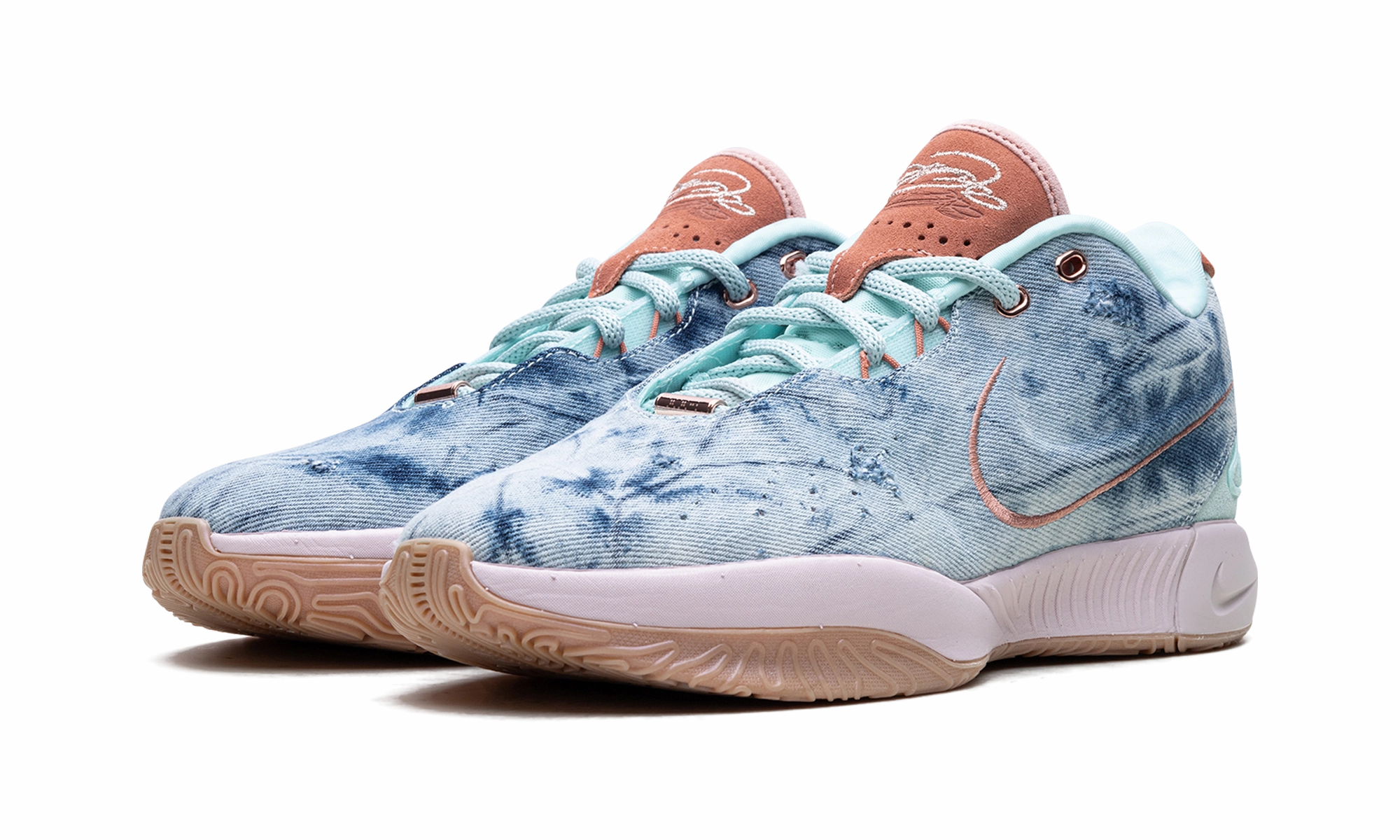 LeBron 21 "Aragonite" Footbed Contouring