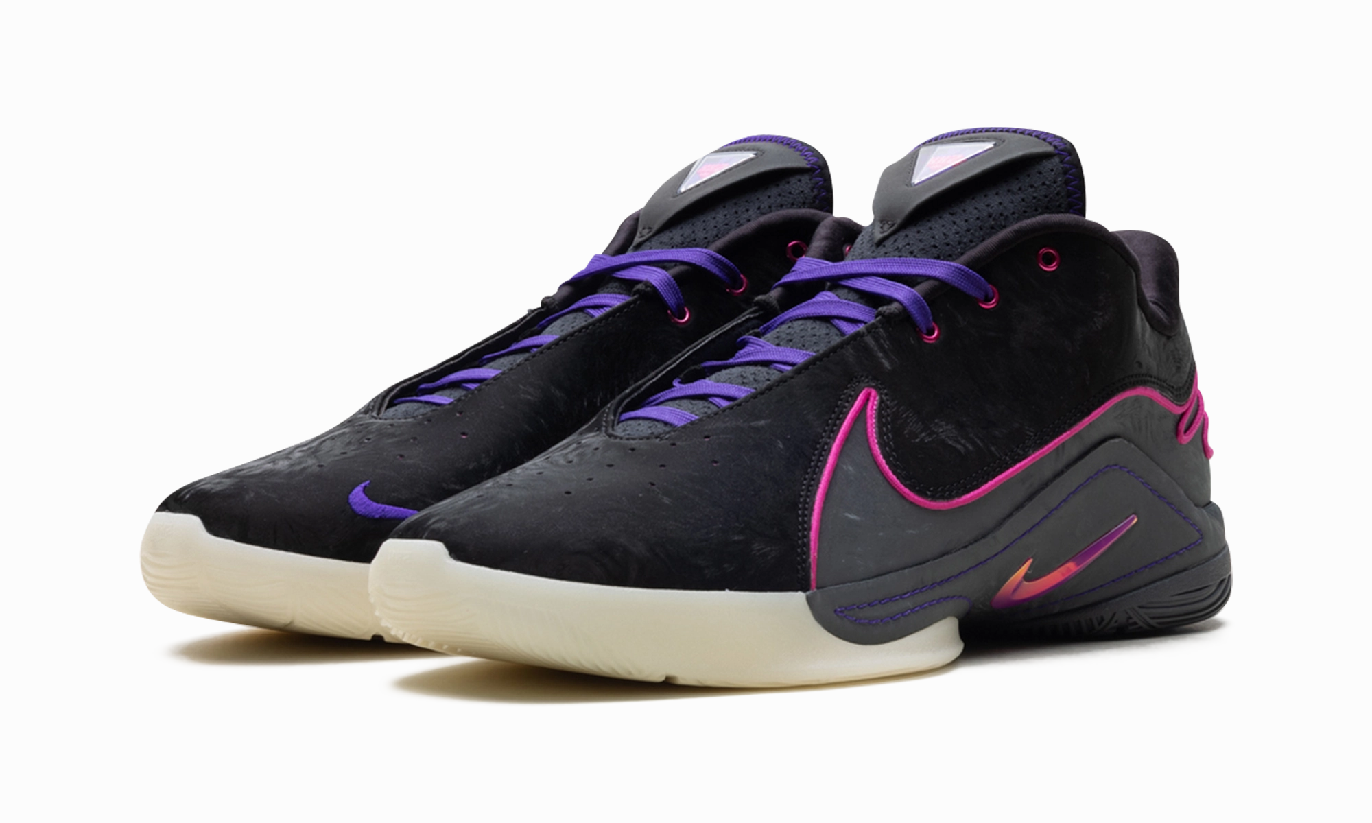 Fast Break Comfortable Lockdown LeBron 22 "Blacklight"