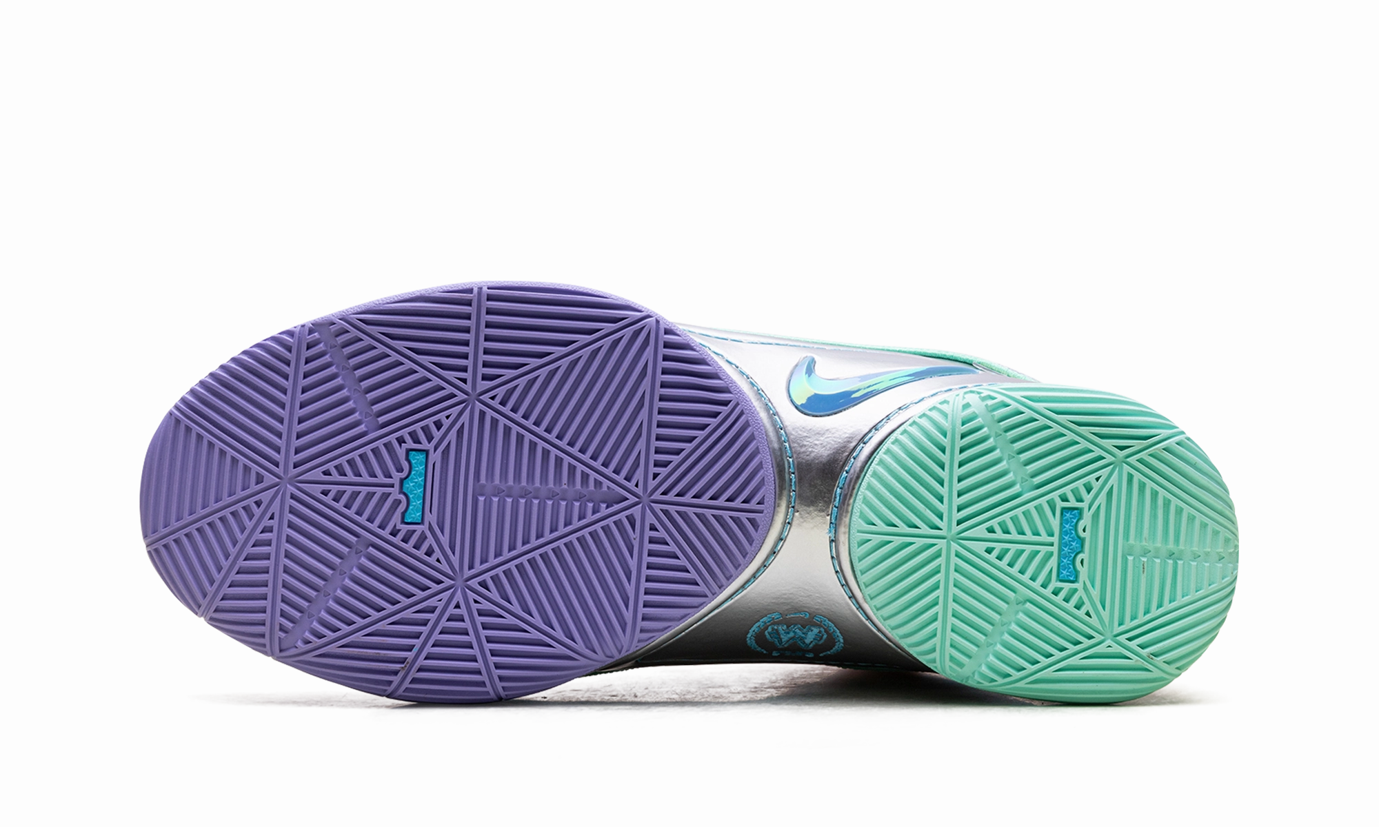 Rotational Traction Nodes LeBron 22 "Monopoly"