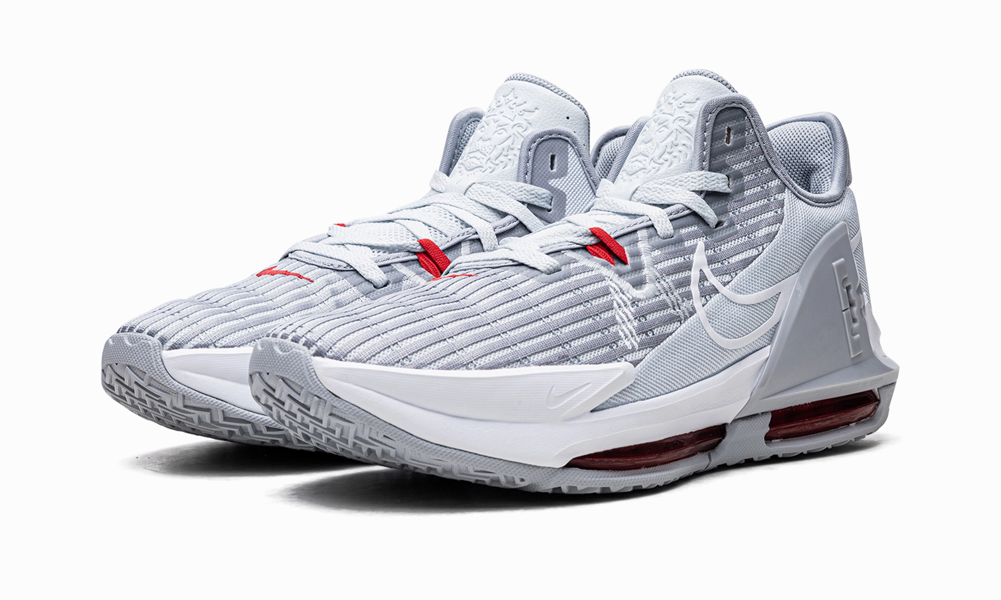 LeBron Witness VI Low   Top Style