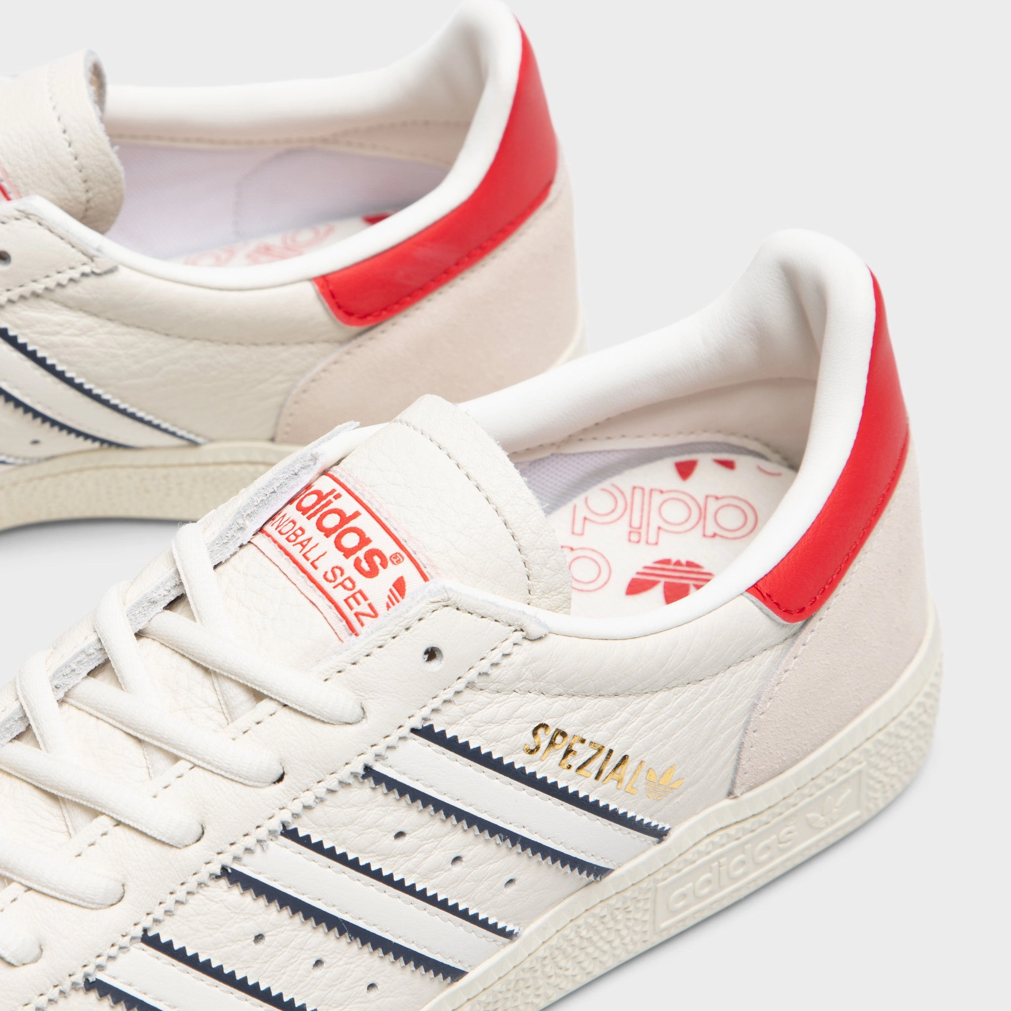 Freedom Steps Blossom Step adidas Originals Handball Spezial Cloud White / Indigo