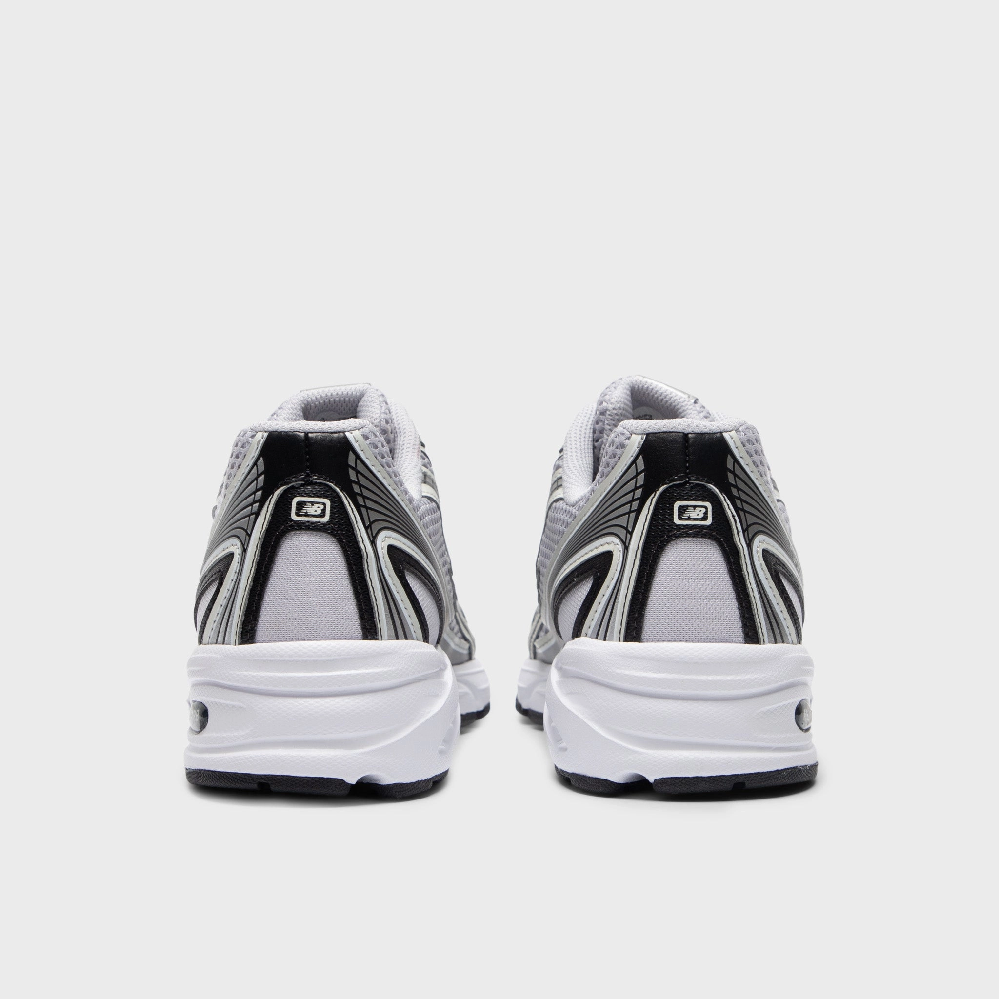 Anti - roll running on beach shoes New Balance 740 Silver / White