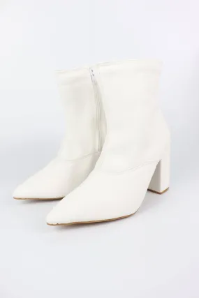 Sophia Boots In White Quality Sole Breathable Weekend Wanderer