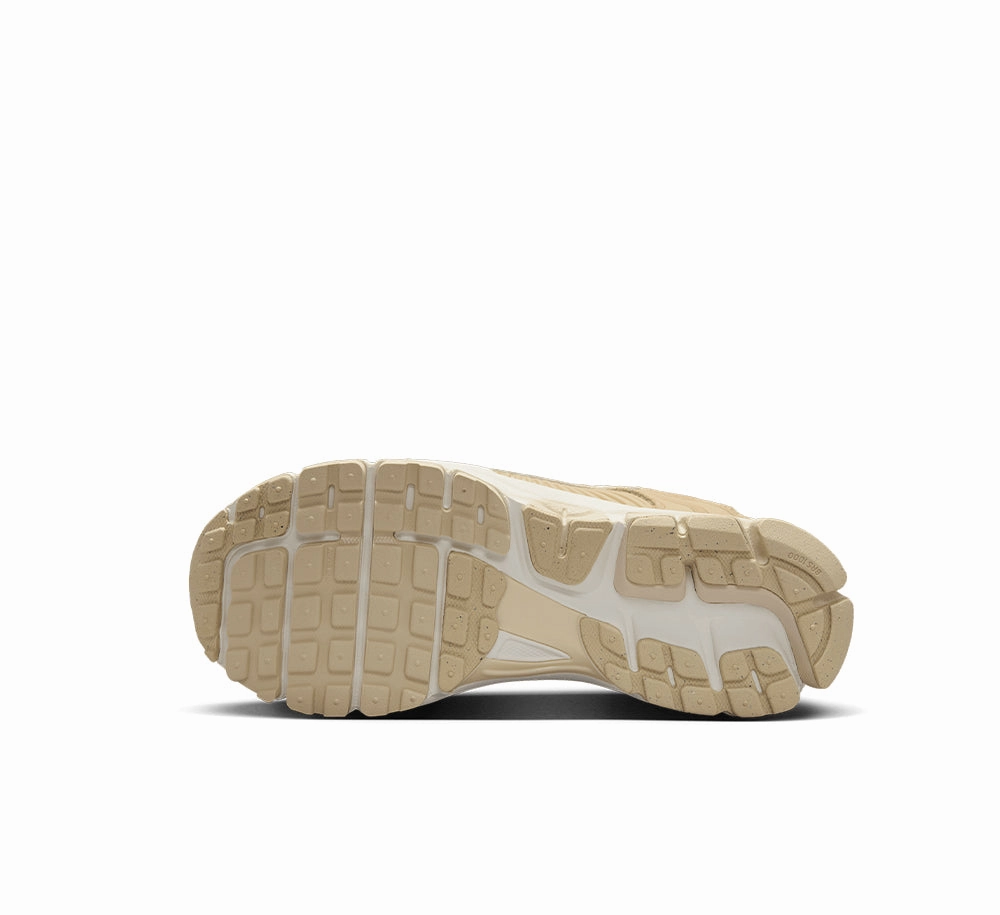 Seamless Upper zip Women's Nike Zoom Vomero 5