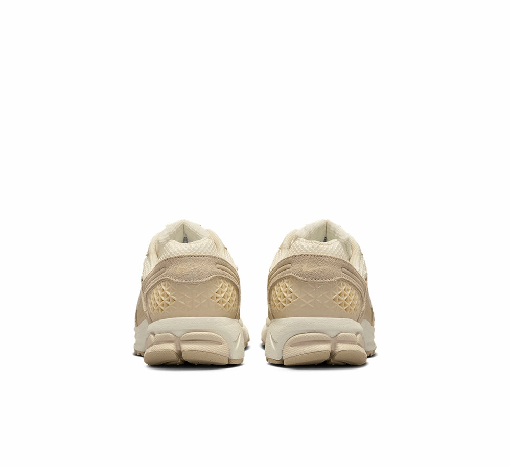 Drive Motion Women's Nike Zoom Vomero 5