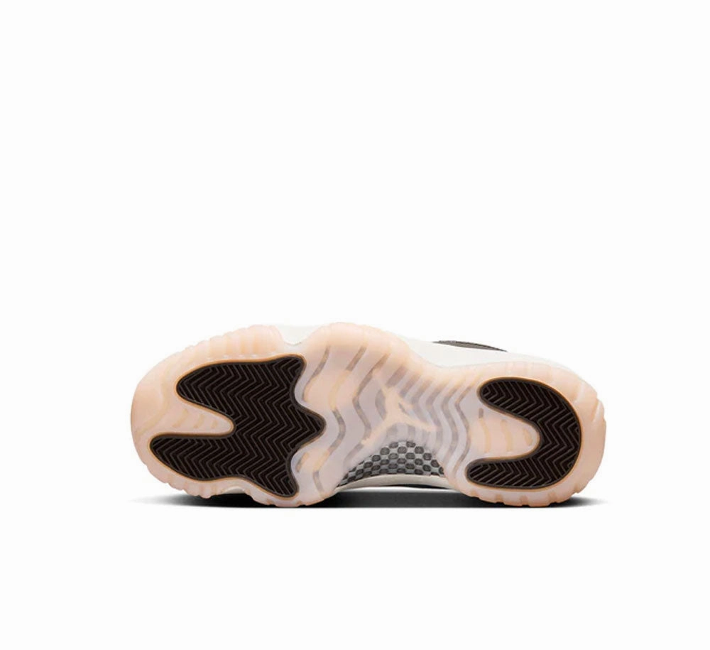 Air   Circulating WOMENS AIR JORDAN 11 RETRO