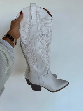 Office Worker Rough Trail Molly Cowgirl Boots In White