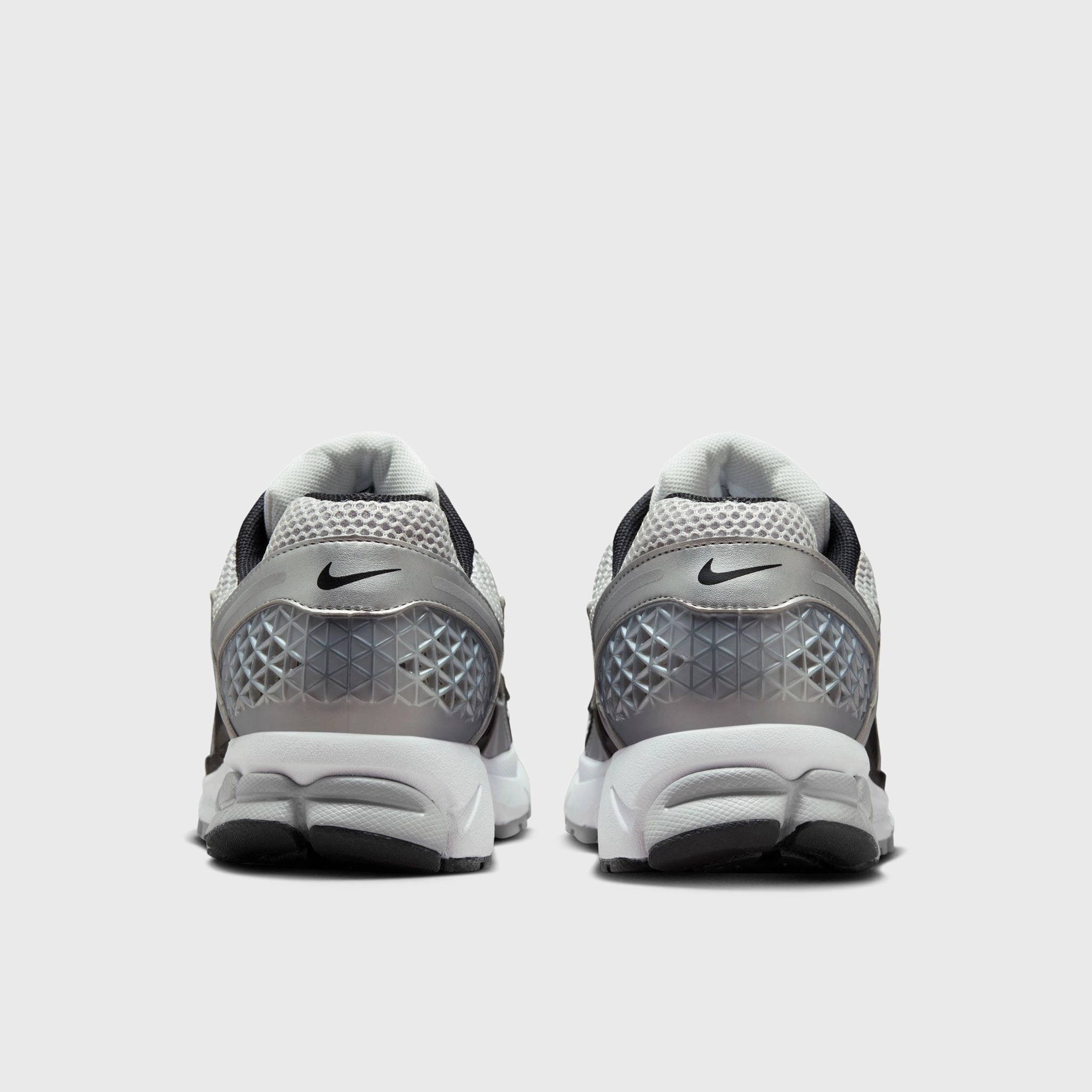 Nike Zoom Vomero 5 Metallic Silver / Black - Pure Platinum Daily Walk