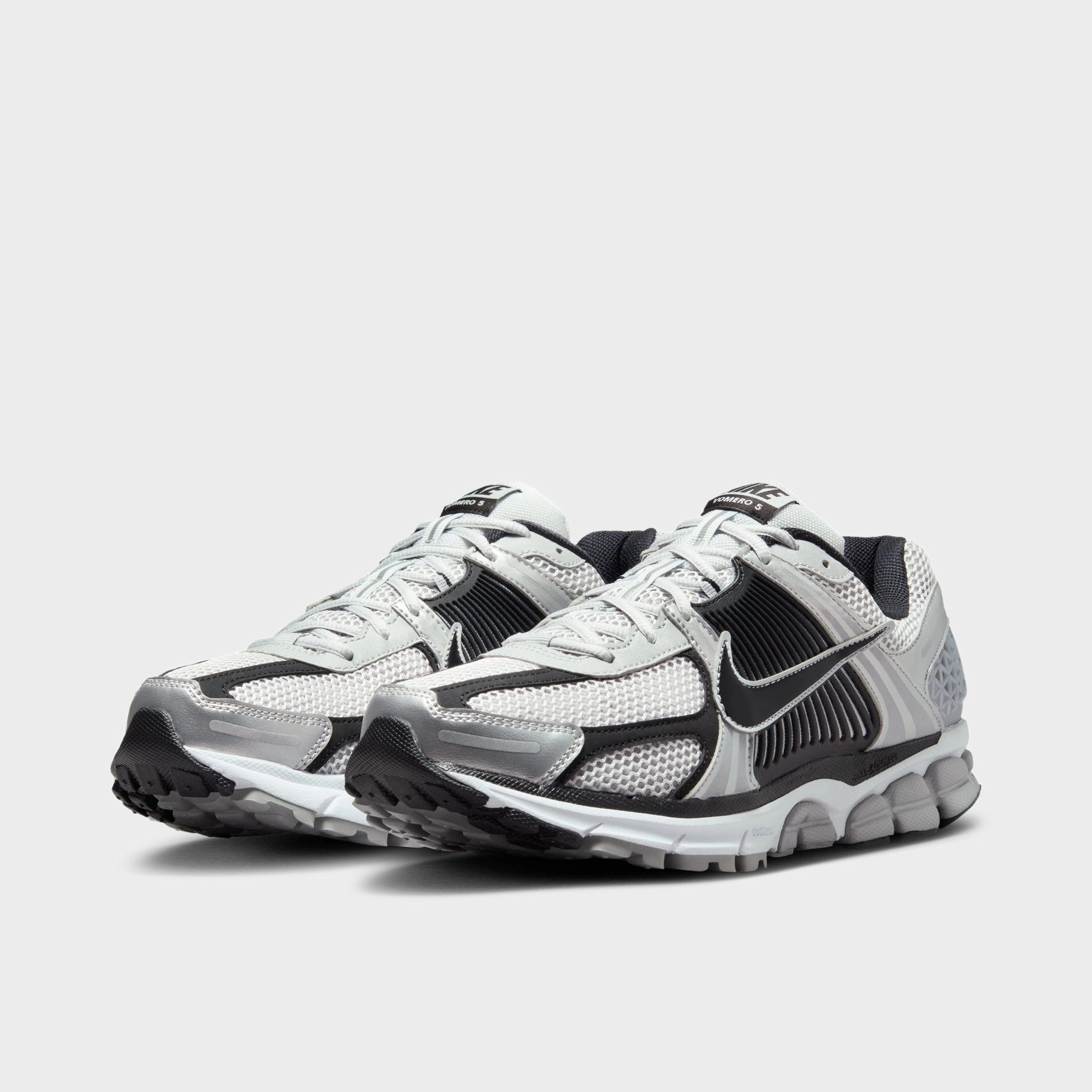 Nike Zoom Vomero 5 Metallic Silver / Black - Pure Platinum Airport Run