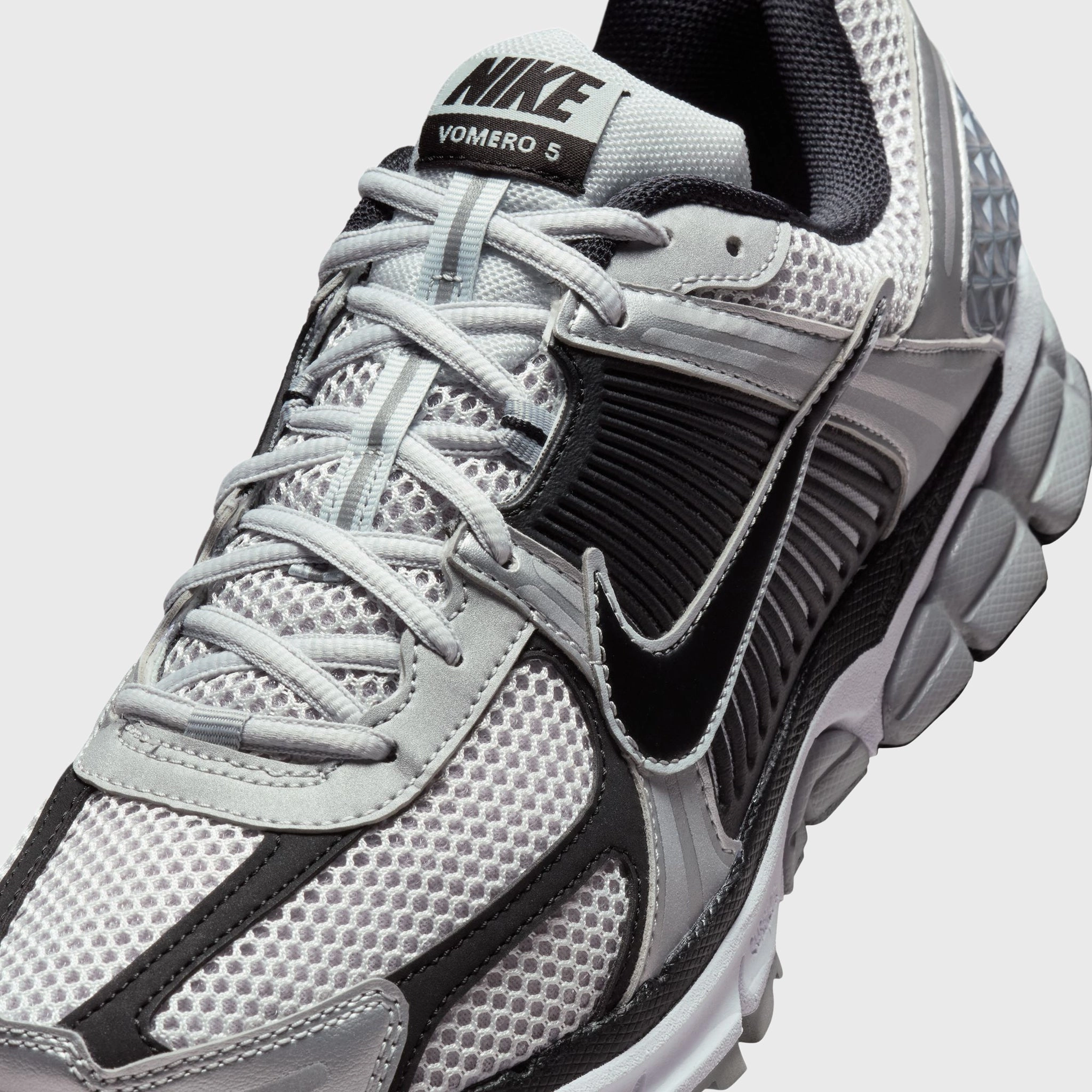 Dry Touch Flexible Comfort Shoes. Nike Zoom Vomero 5 Metallic Silver / Black - Pure Platinum