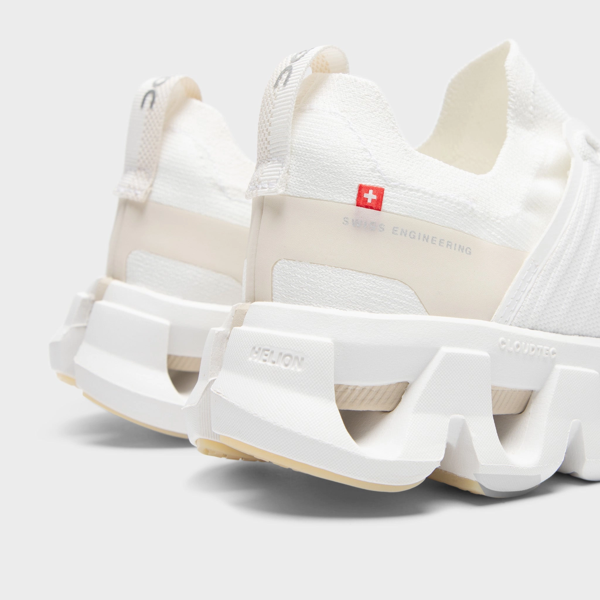 early morning running sports tops On Women's Cloudswift 4 White / Cream